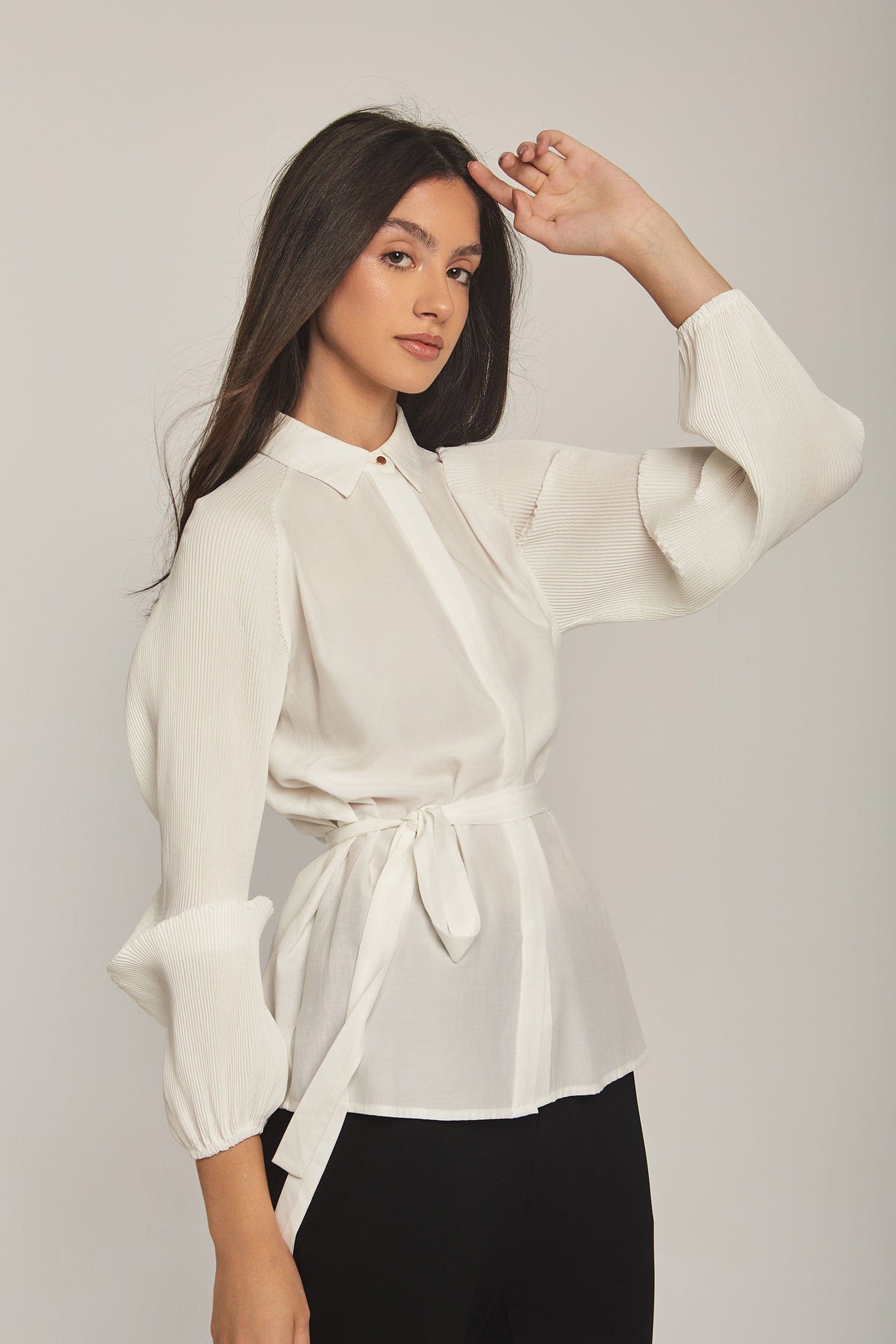 داليدرس بلوزة نسائية سادة مخصر بأزرار أمامية كم طويل أوف وايت