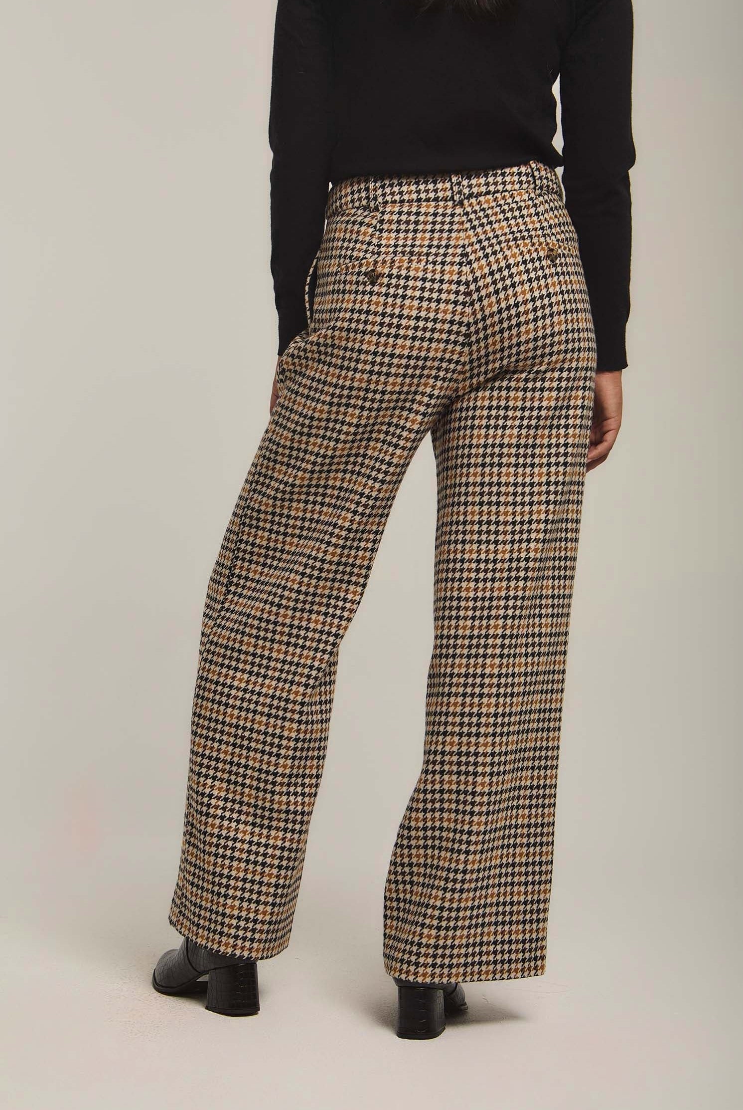 داليدرس بنطلون نسائي منقوش واسع طويل بني غامق