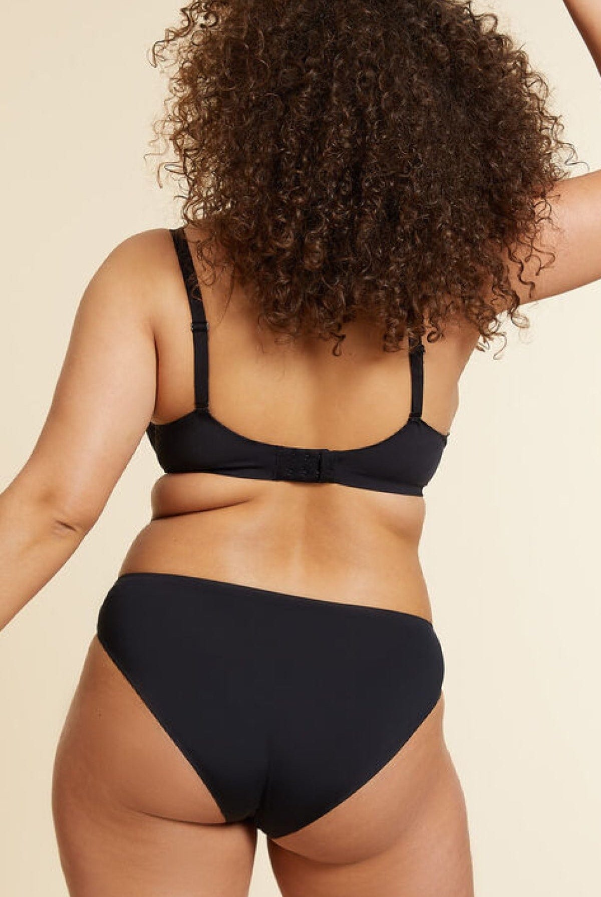 اتام ستيان بحشوة بوش أب نسائي