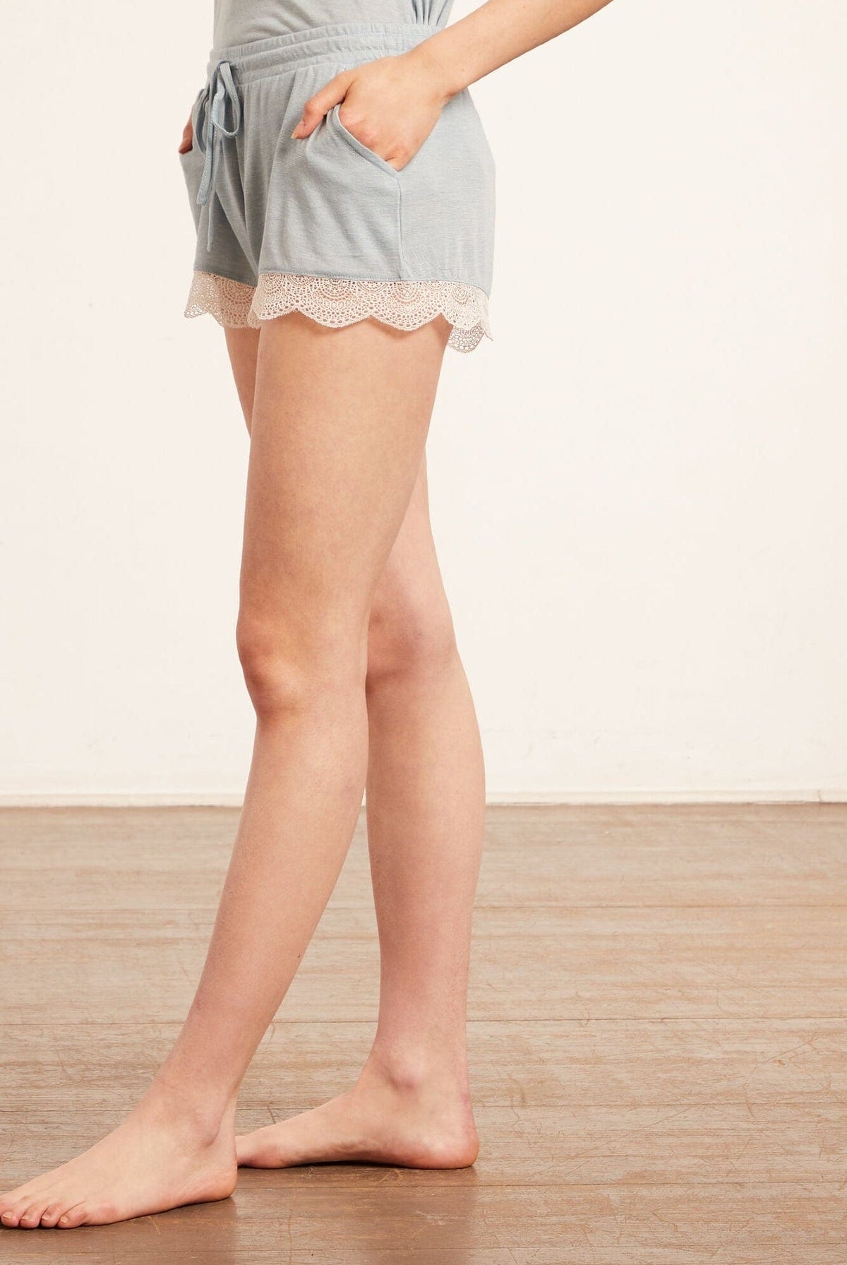 اتام شورت بيجامة مزين بدانتيل قصير نسائي