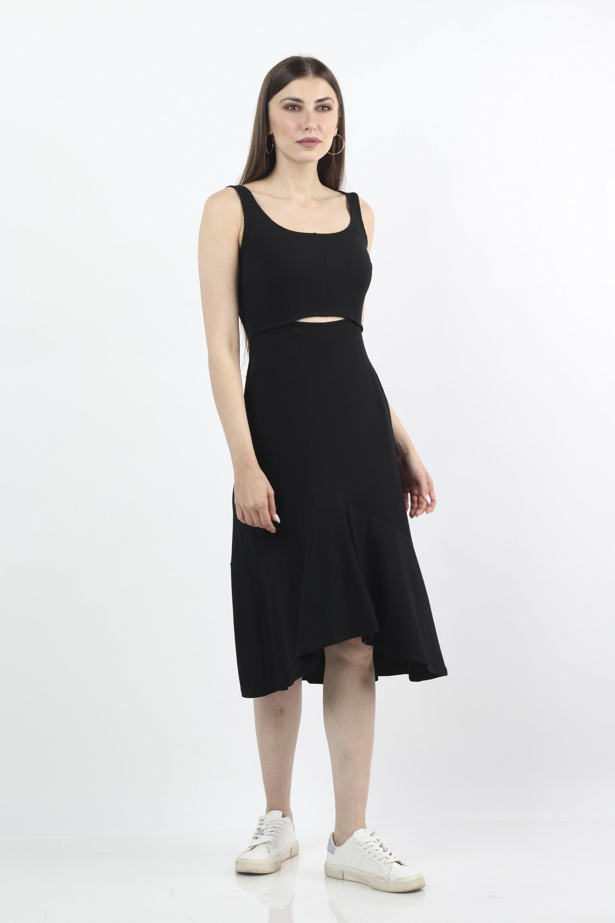 كيتشن فستان ميدي بدون أكمام سادة مفتوح من البطن