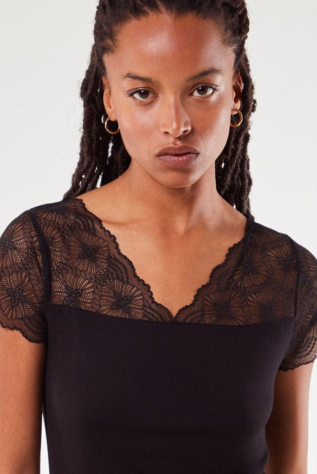 اتام قميص نوم قصير مزين بدانتيل من أعلى بأكمام قصيرة نسائي أسود