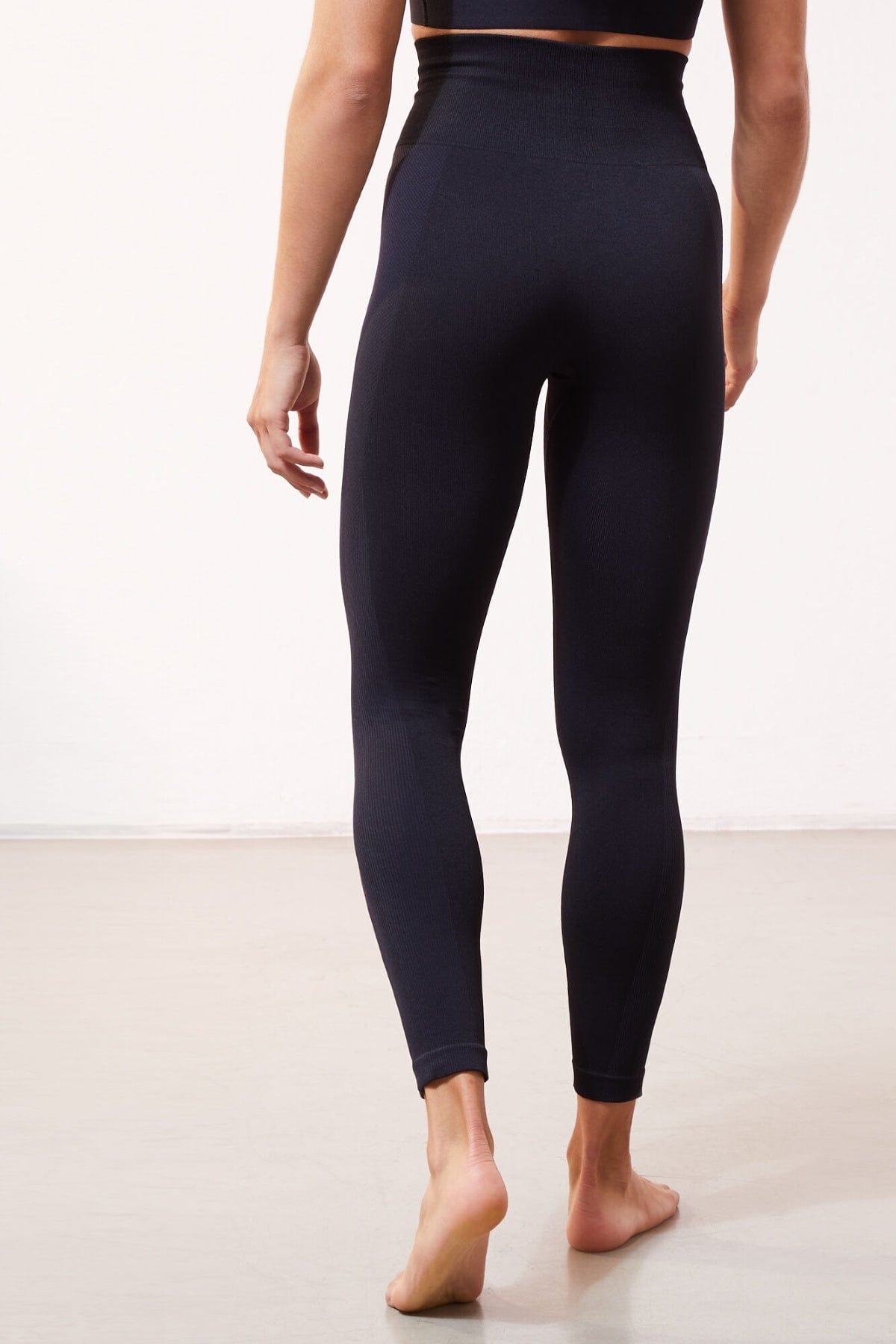 اتام ليقنز رياضه نسائي من نسيج النايلون وخصر عالي أسود