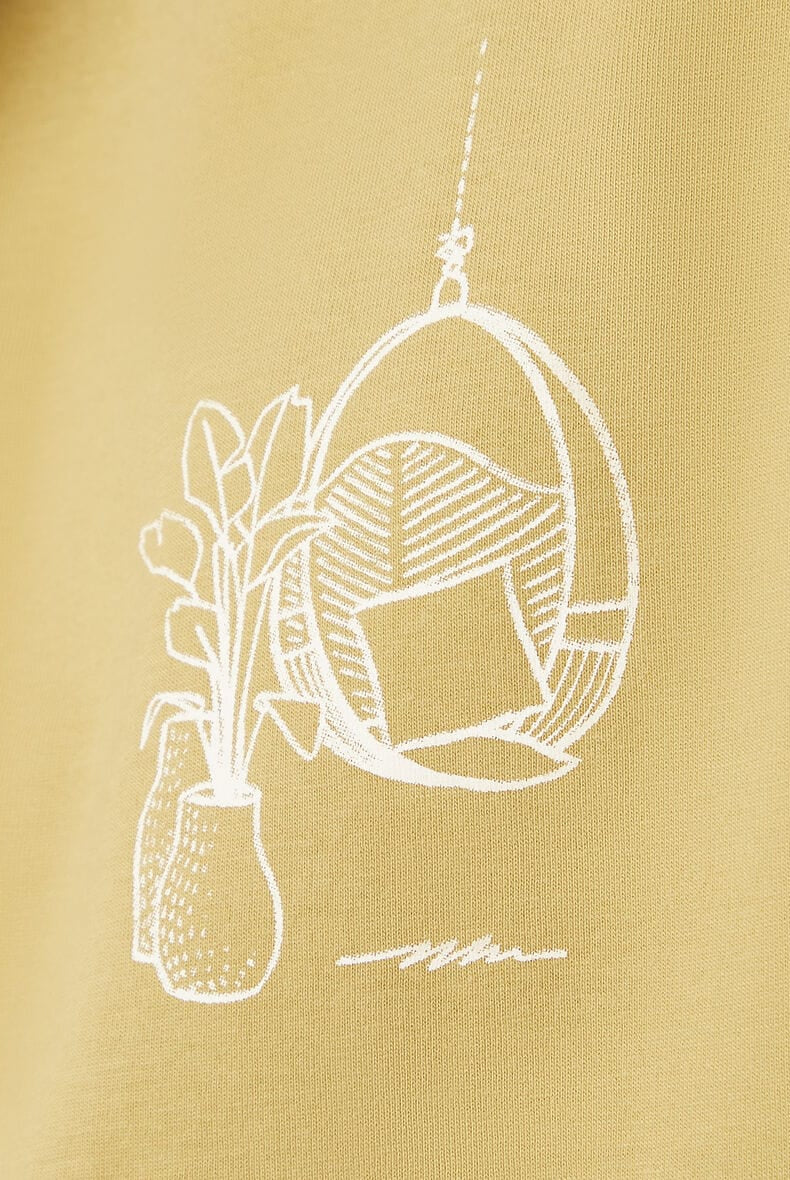 اتام بلوزة بطبعة صغيرة على الصدر كم قصير نسائي