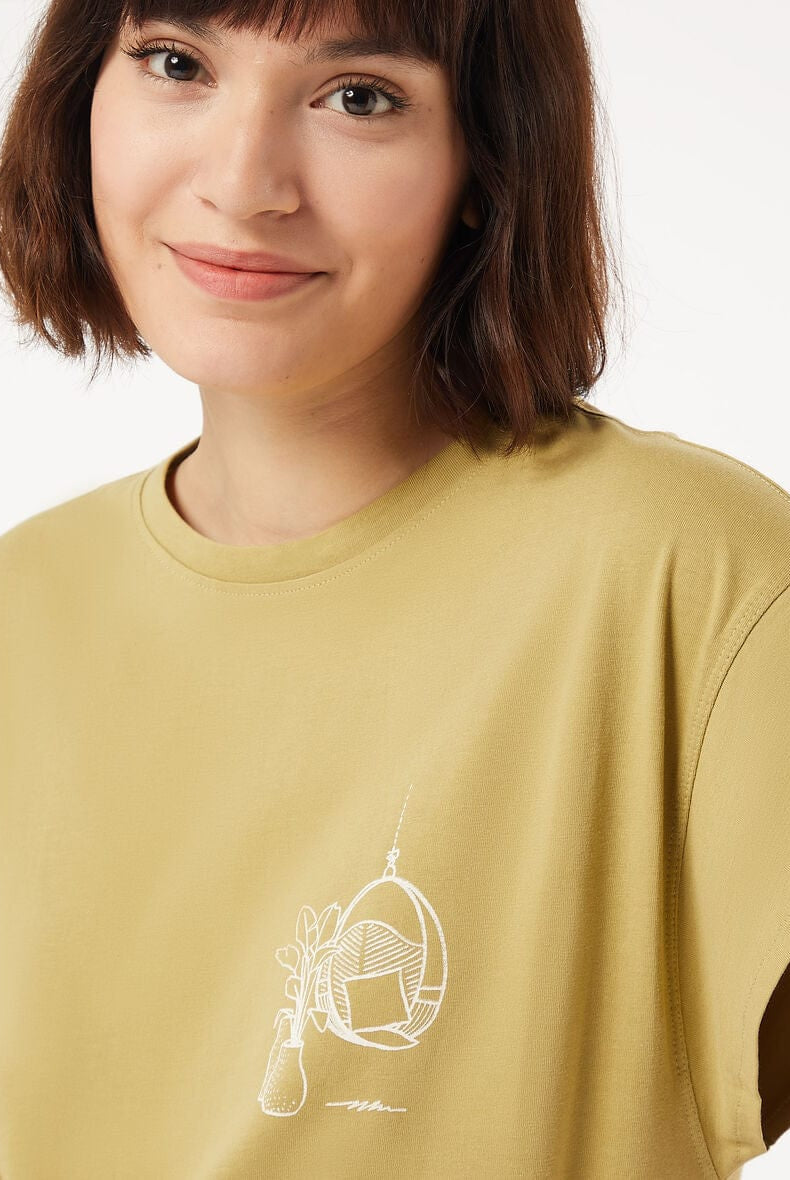 اتام بلوزة بطبعة صغيرة على الصدر كم قصير نسائي