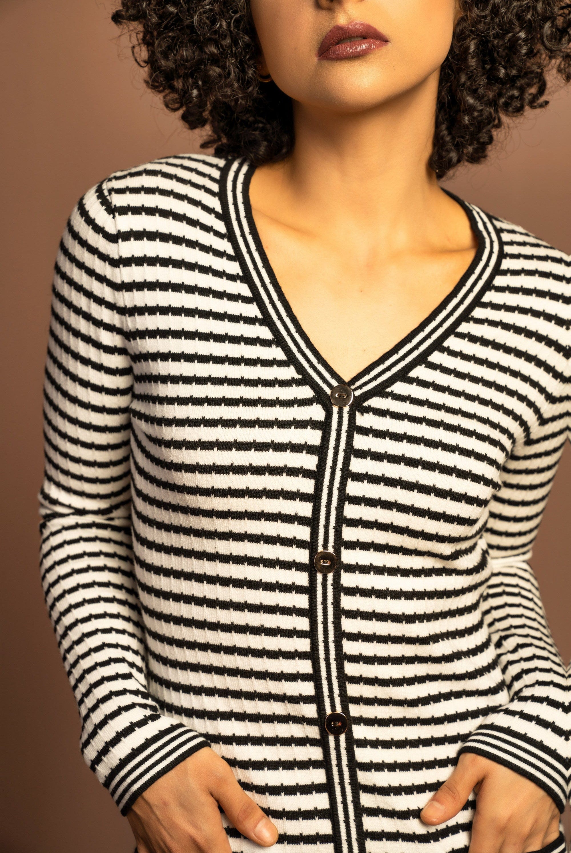 نتشي فستان ميدي مخطط العرض ضيق أزرار أمامية نسائي