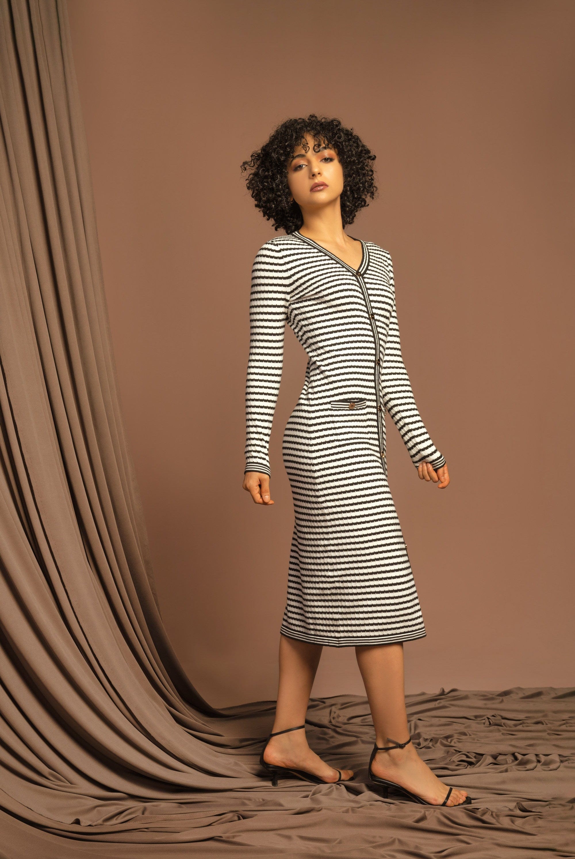 نتشي فستان ميدي مخطط العرض ضيق أزرار أمامية نسائي