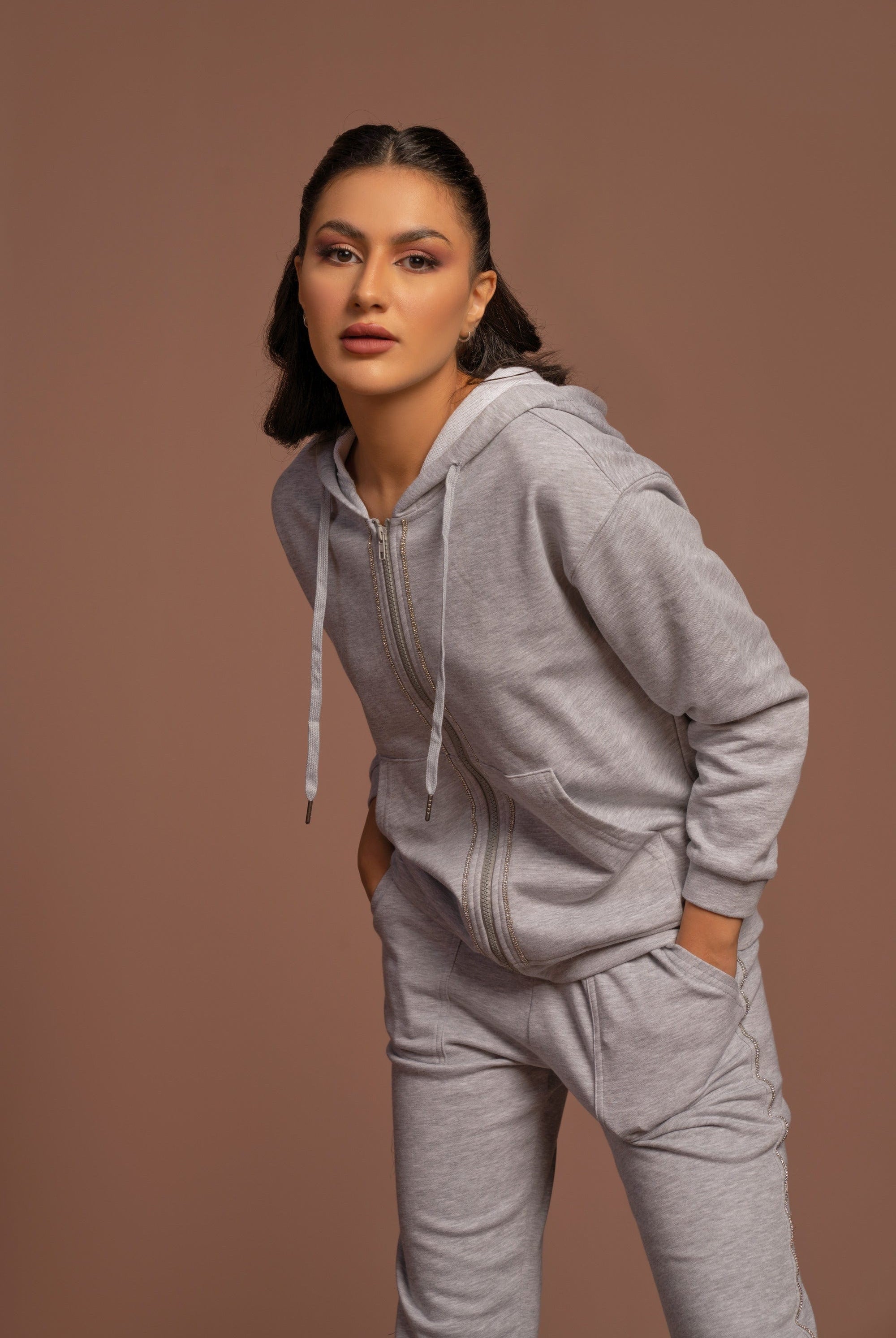 نتشي جاكيت بأكمام طويلة بهودي بسحاب أمامي