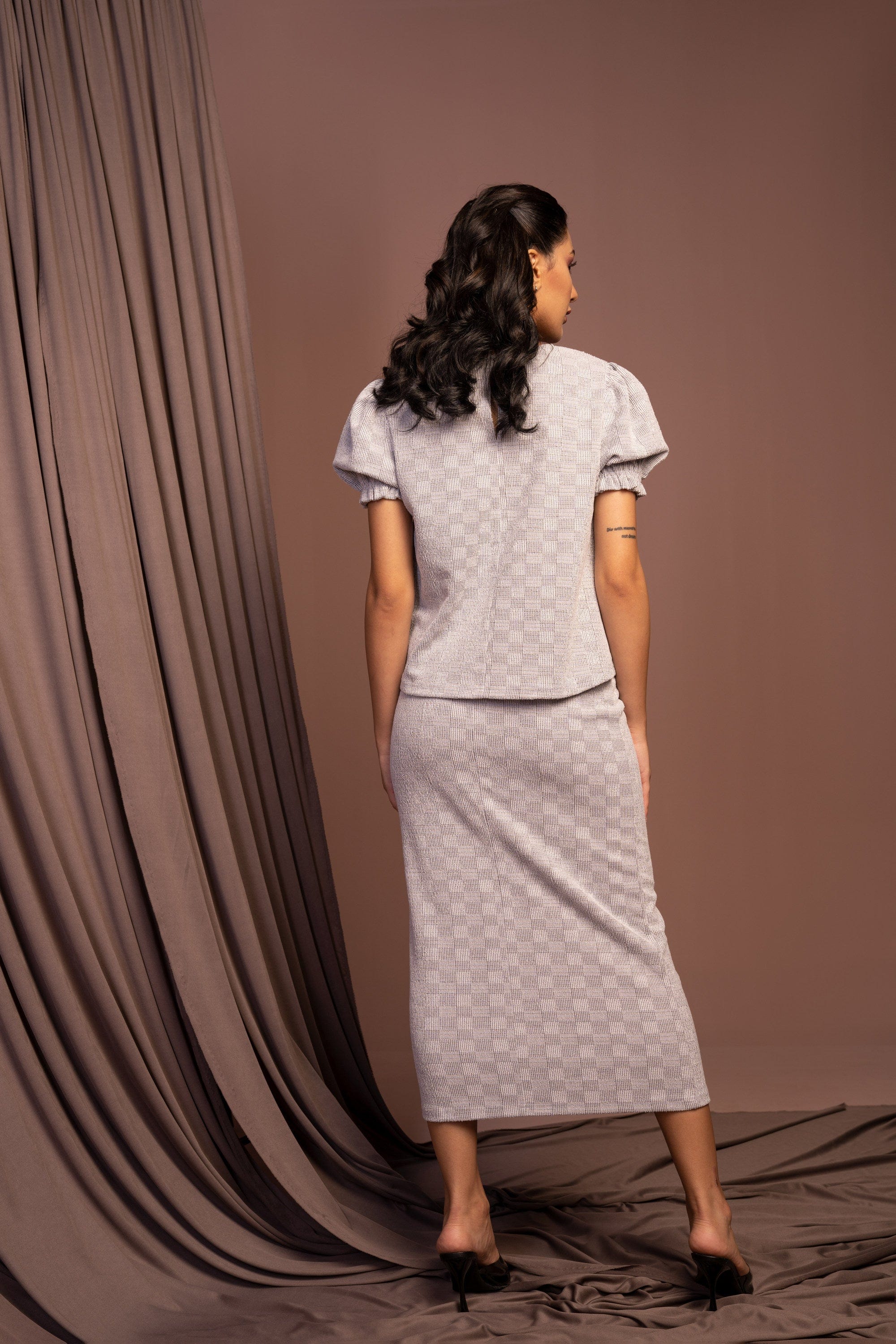 نتشي تنورة ضيقة ميدي نسائية بني