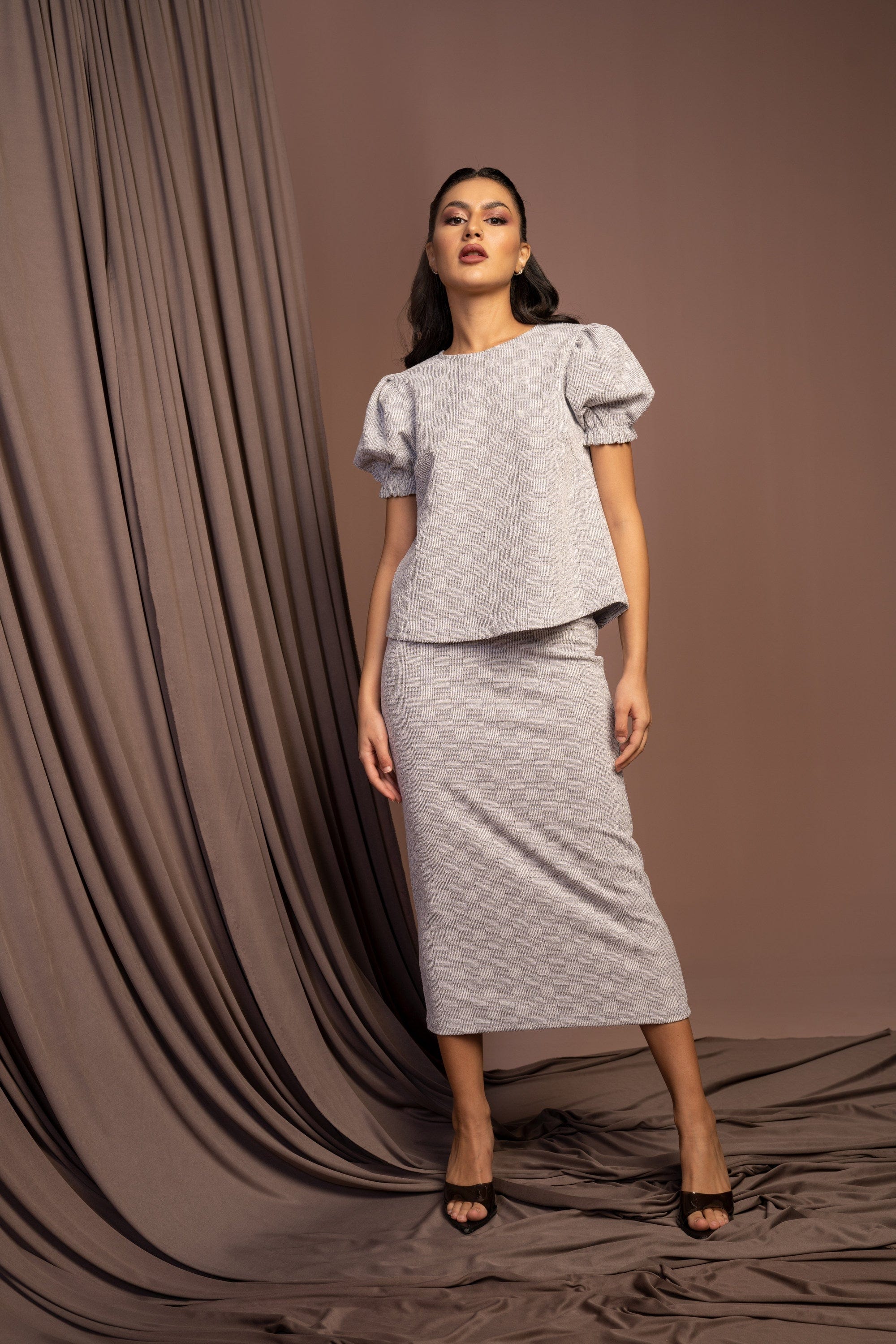 نتشي بلوزة نسائي بأكمام منفوخة بني