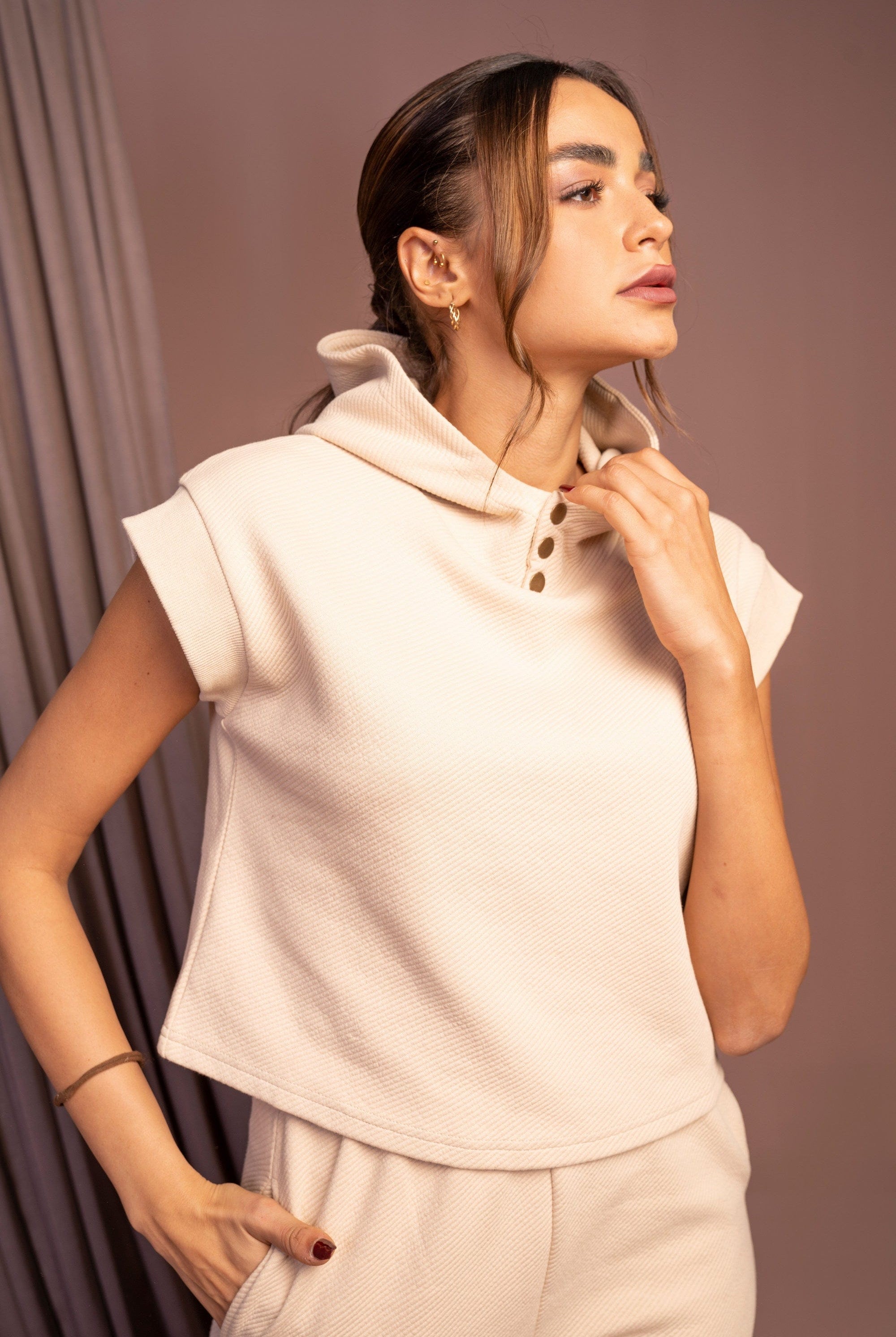 نتشي بلوزة قصيرة نسائية بكم قصير