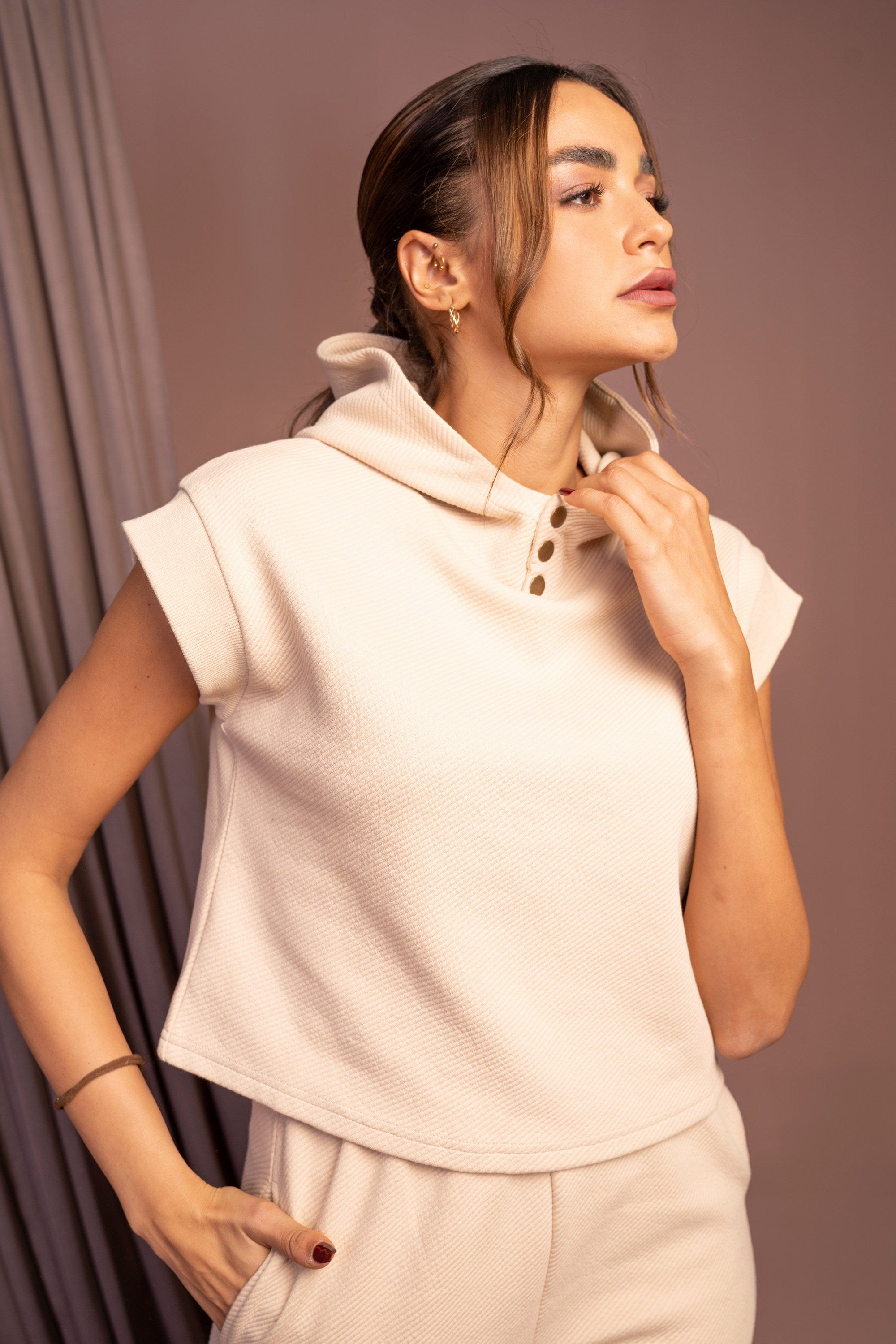 نتشي بلوزة قصيرة نسائية بكم قصير