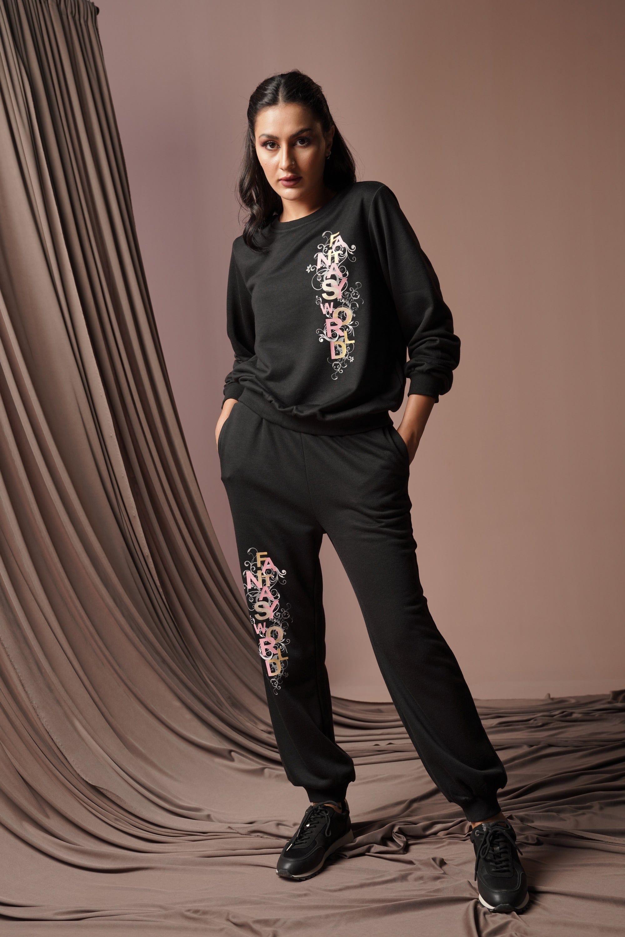 نتشي بنطلون طويل نسائي مطبوع بأستك مطاطي من الأسفل