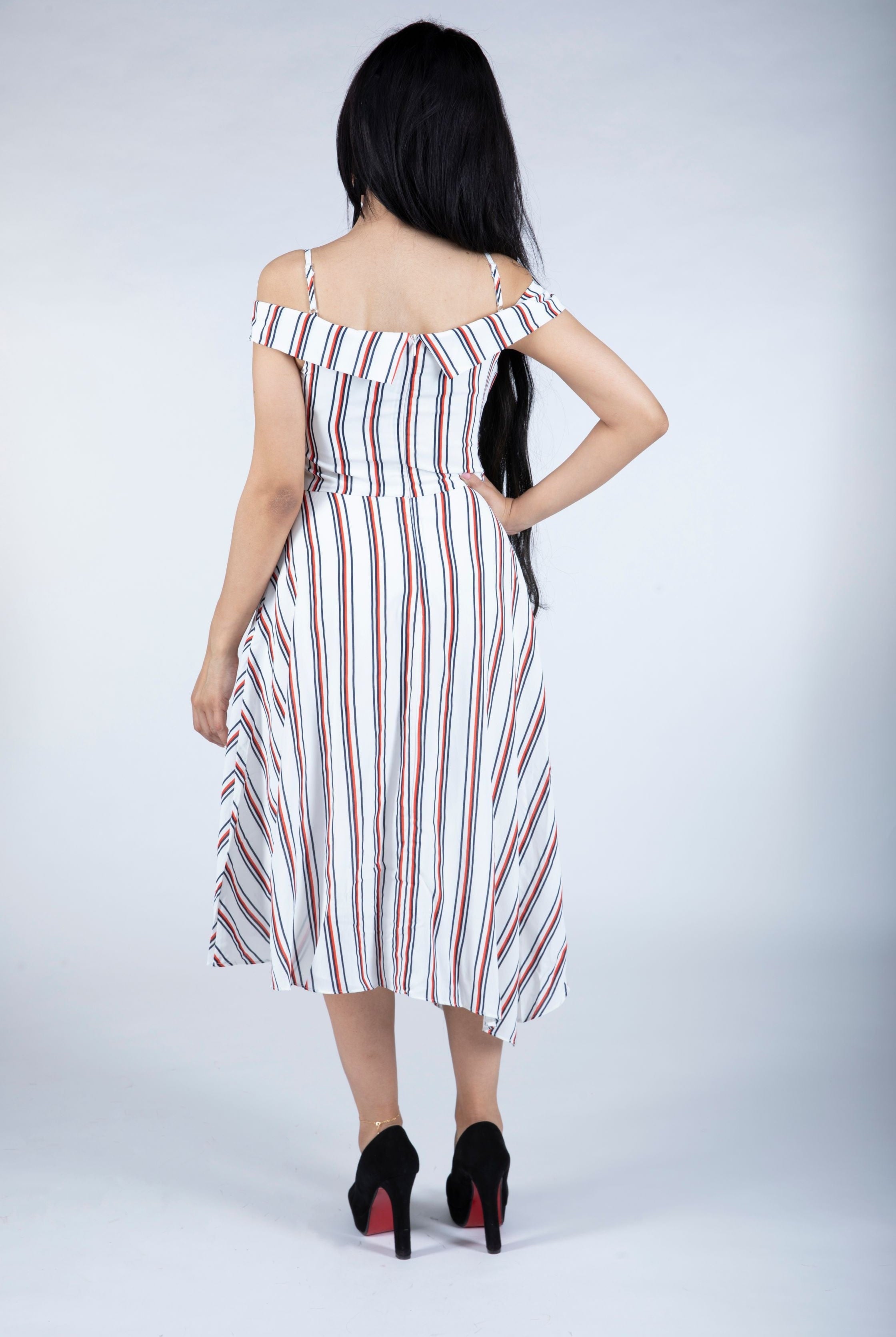 نتشي فستان ميدي مخطط بالطول برباط بأزرار أمامية بأكمام قصيرة