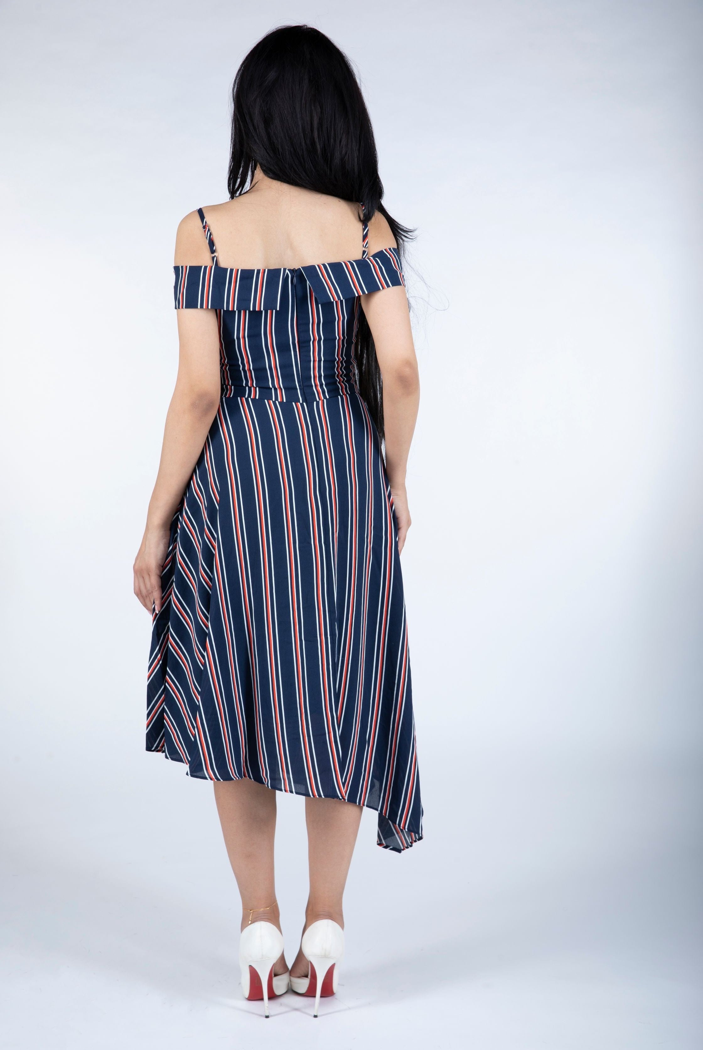 نتشي فستان ميدي مخطط بالطول برباط بأزرار أمامية بأكمام قصيرة