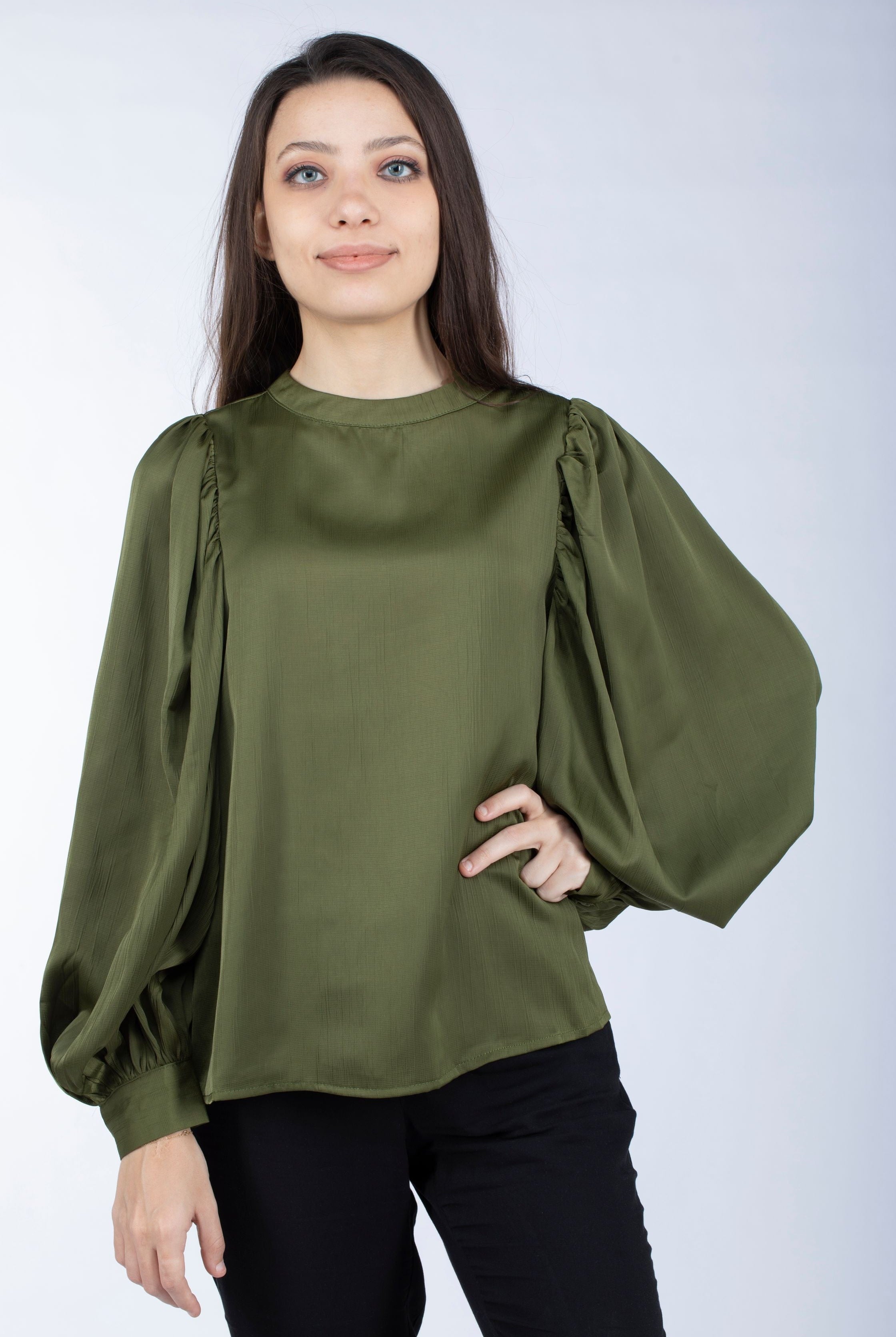 نتشي بلوزة اوفر سايز بأكمام منفوخة