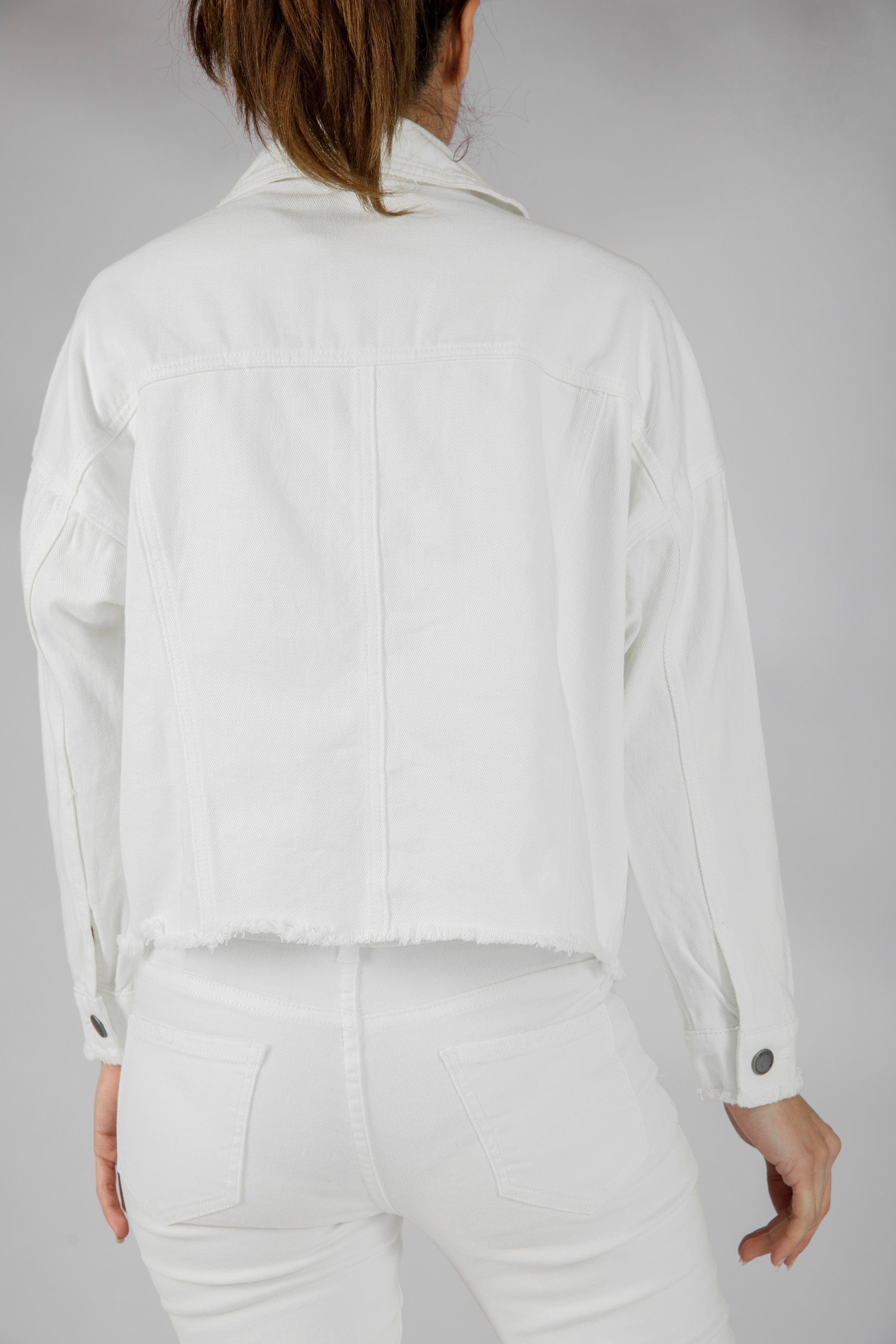 ميكا سترة جينز ملونة بأزرار أمامية بأكمام طويلة