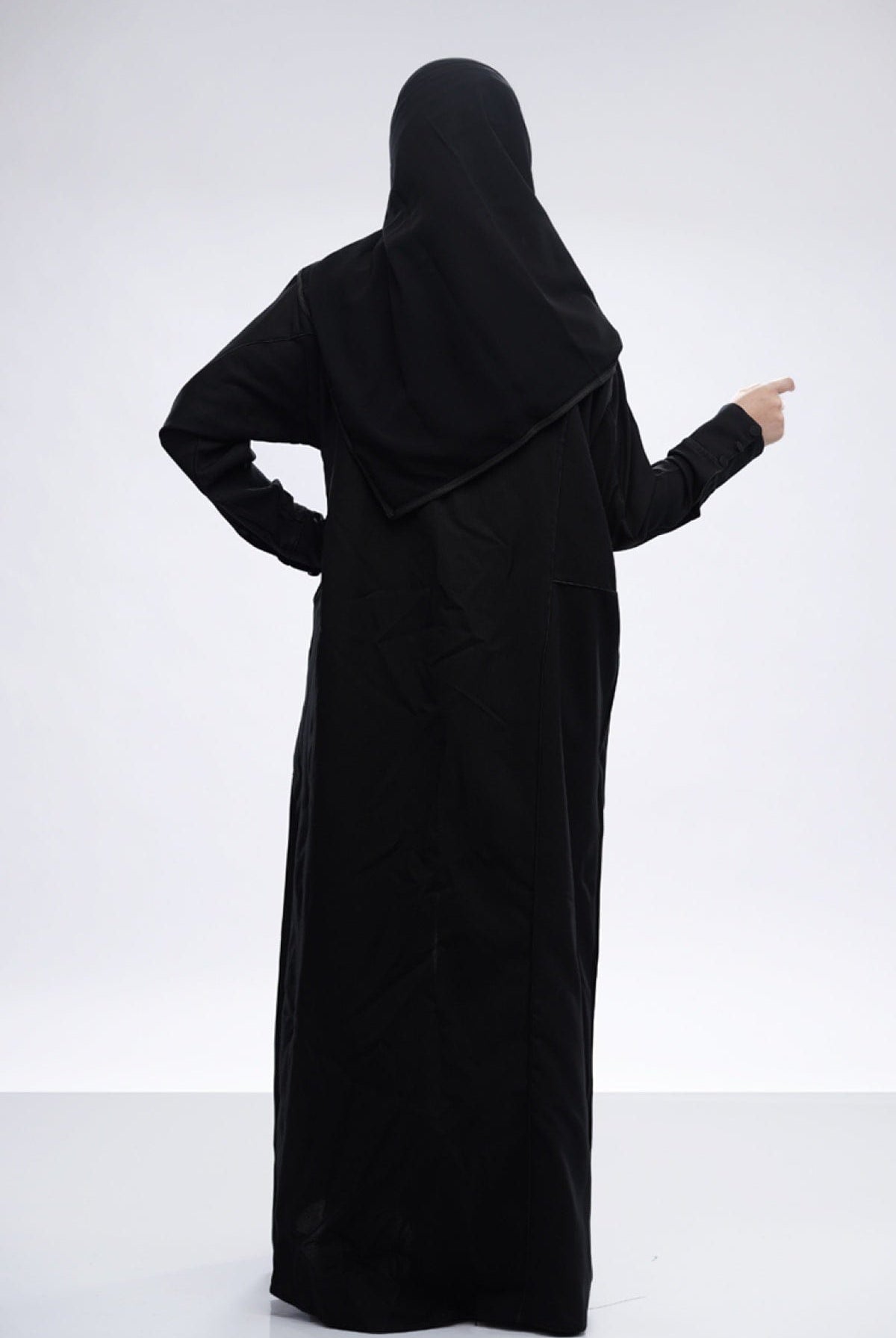 جوهرة عباية كتان طويلة سوداء بجيوب أمامية كم طويل أسود