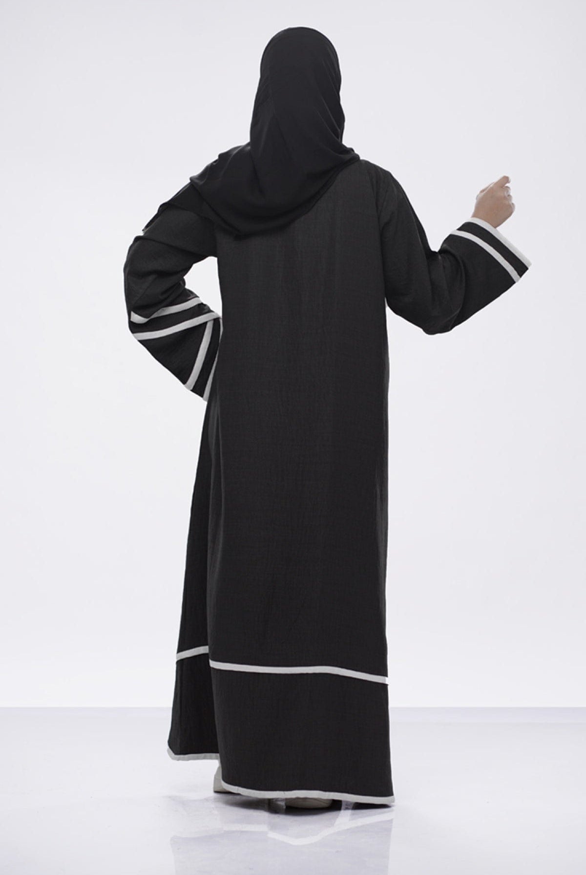 جوهرة عباية لف كم طويل أسود