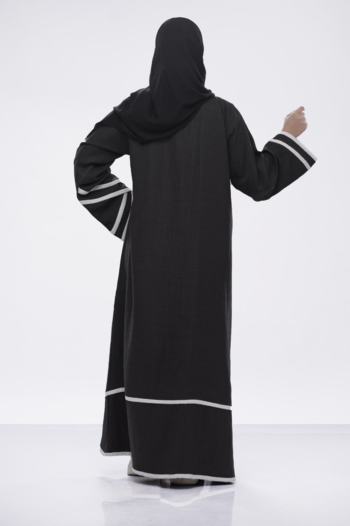 جوهرة عباية لف كم طويل أسود