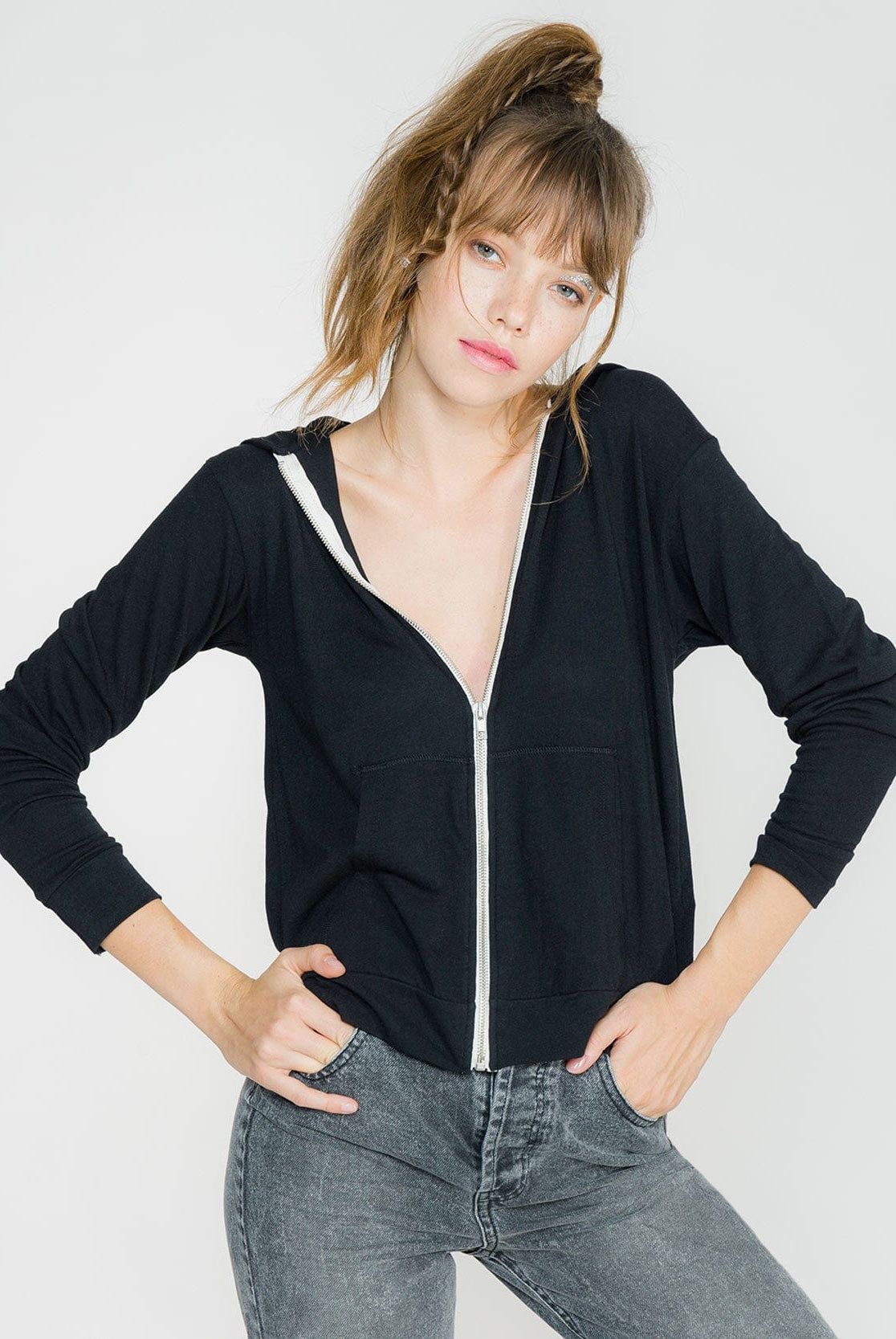 شانا جاكيت سادة بسحاب لون مختلف كم طويل أسود