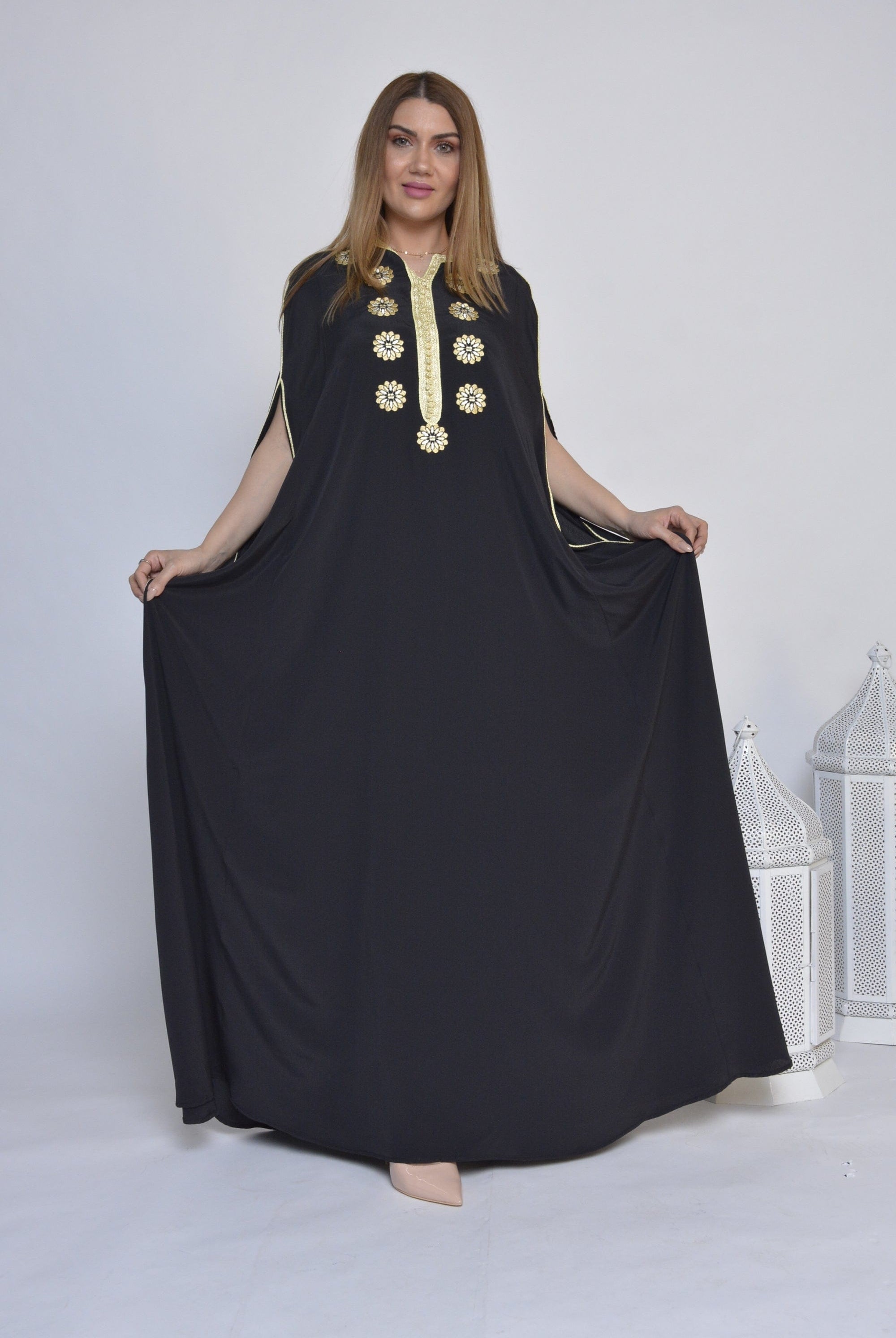 ديامانتين عباية واسعة مطرزة من أعلى أكمام قصيرة مفتوحة