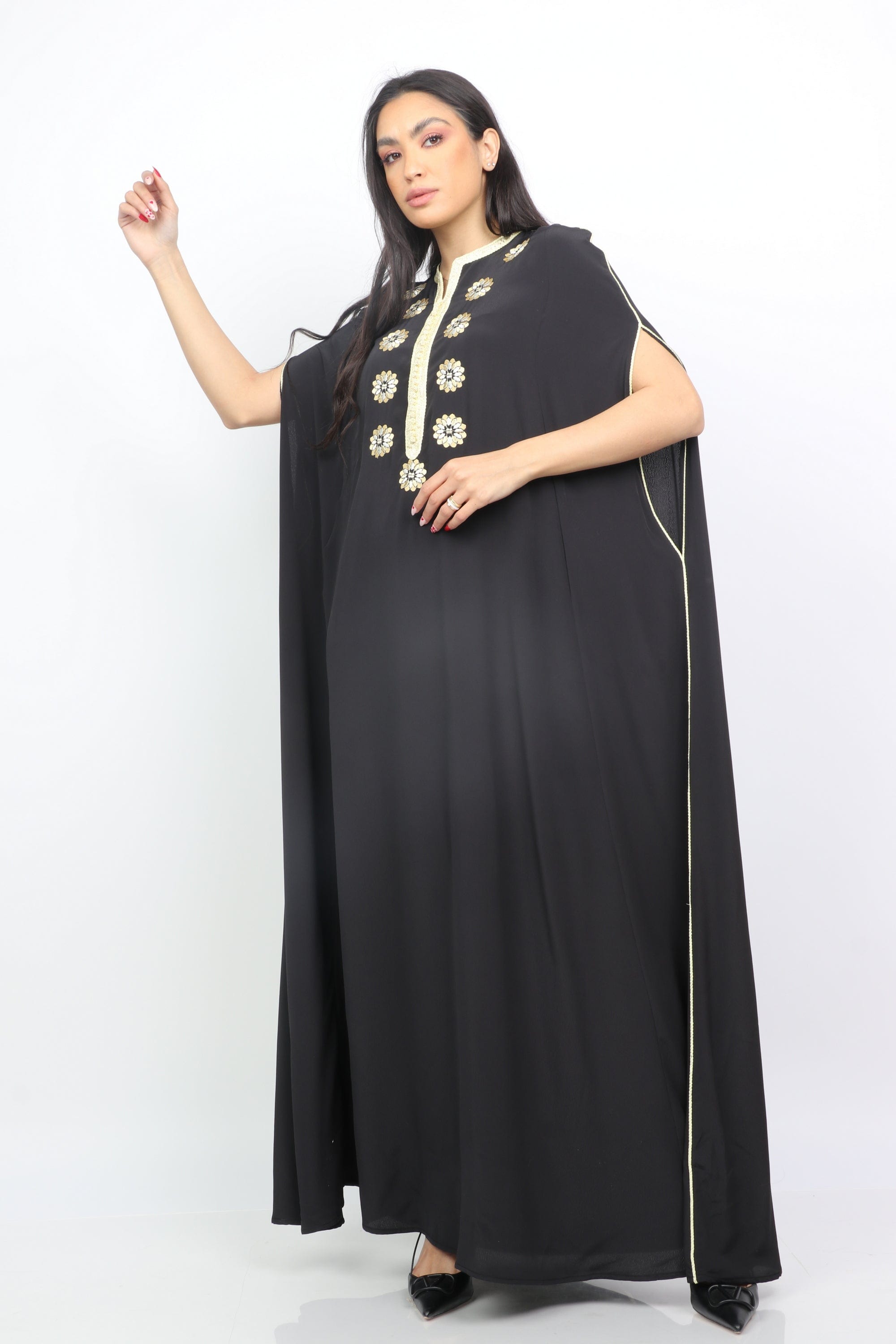 ديامانتين عباية واسعة مطرزة من أعلى أكمام قصيرة مفتوحة