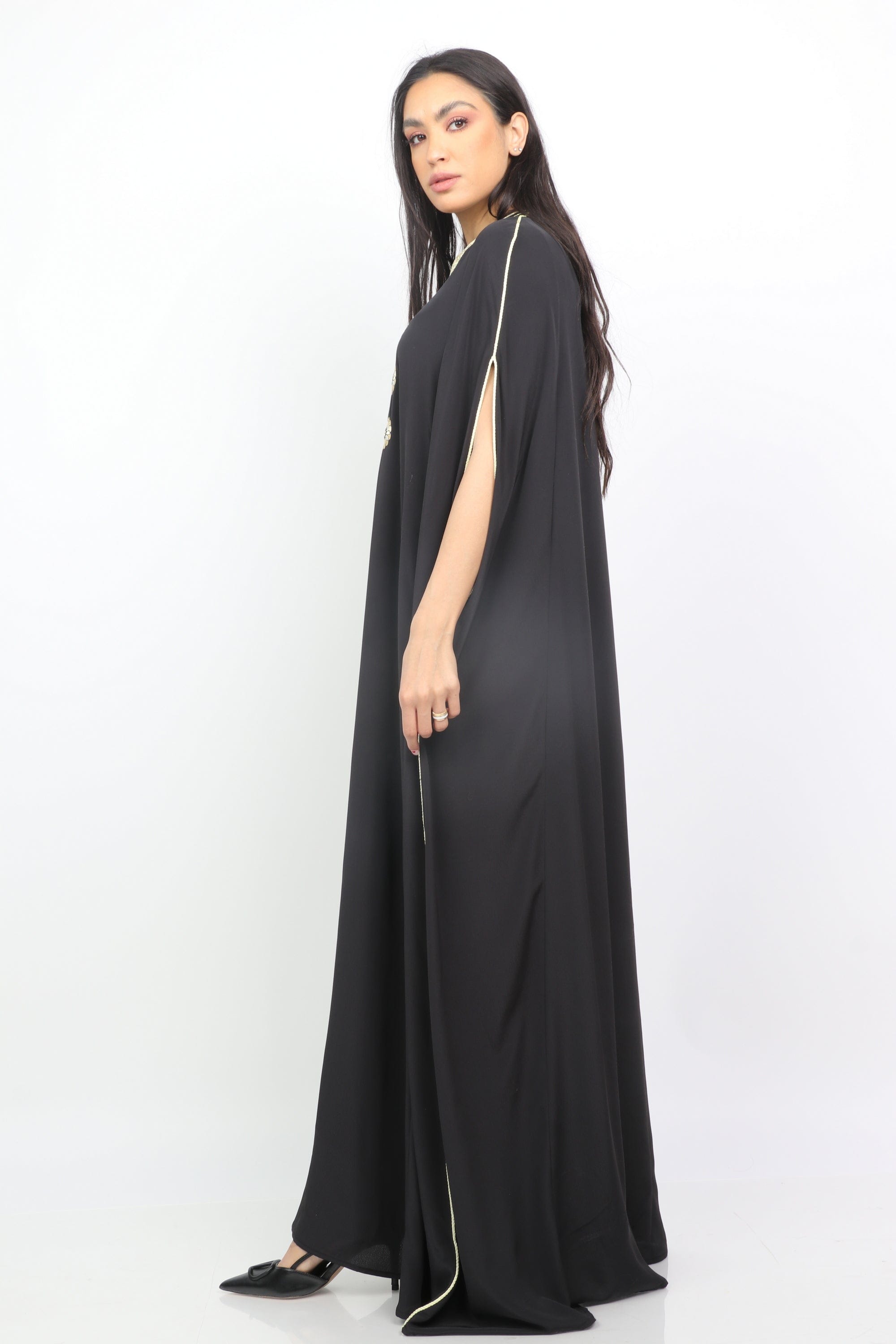 ديامانتين عباية واسعة مطرزة من أعلى أكمام قصيرة مفتوحة