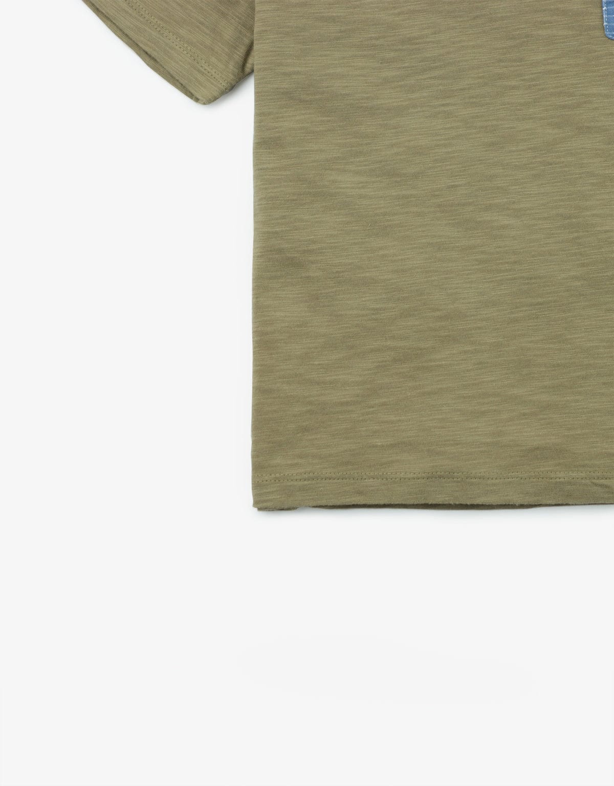 جينجرسنابس تيشيرت أولادي بولو نص كم بجيب جانبي منقوش أخضر