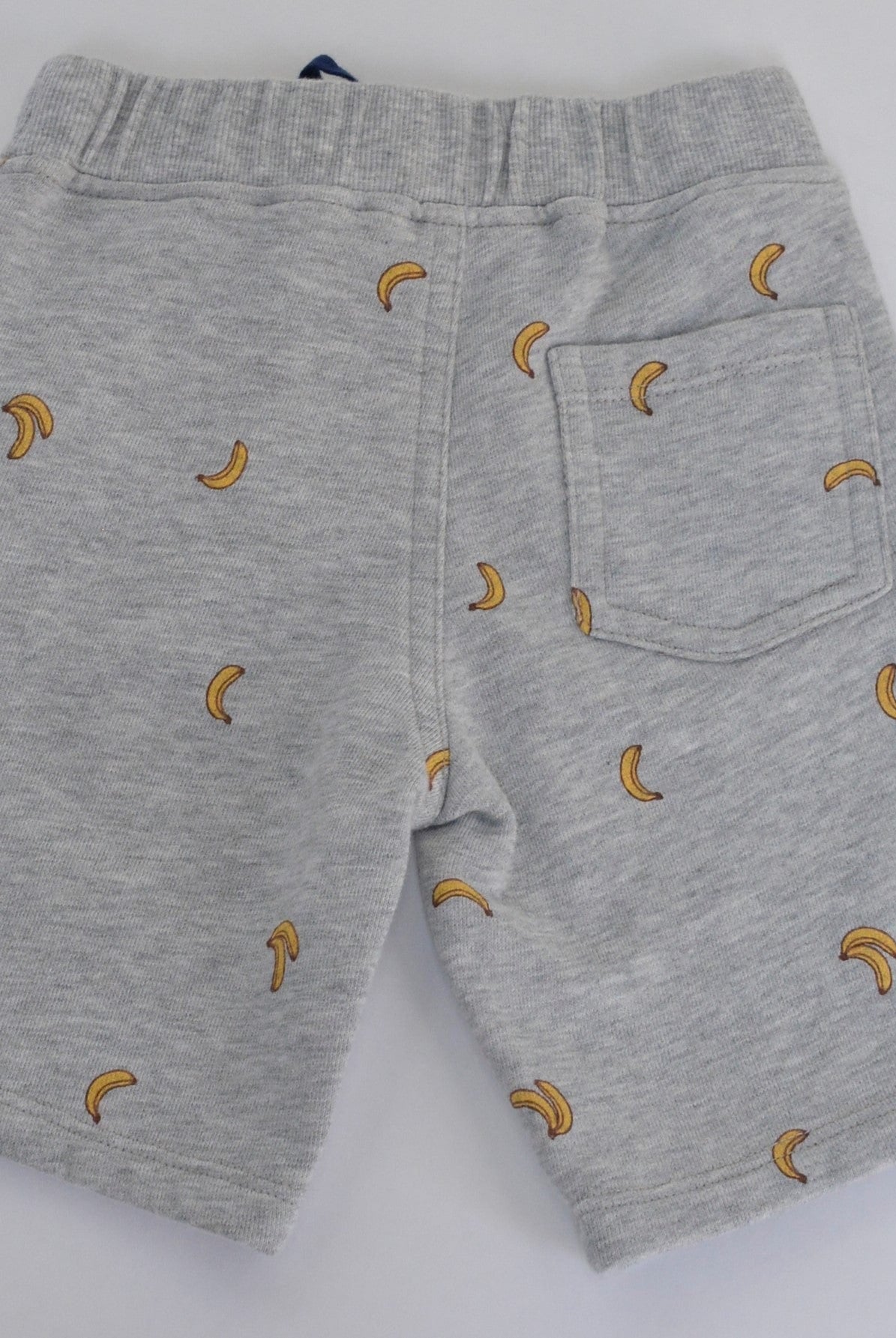 جينجرسنابس شورت ولادي بنقشة موز رمادي