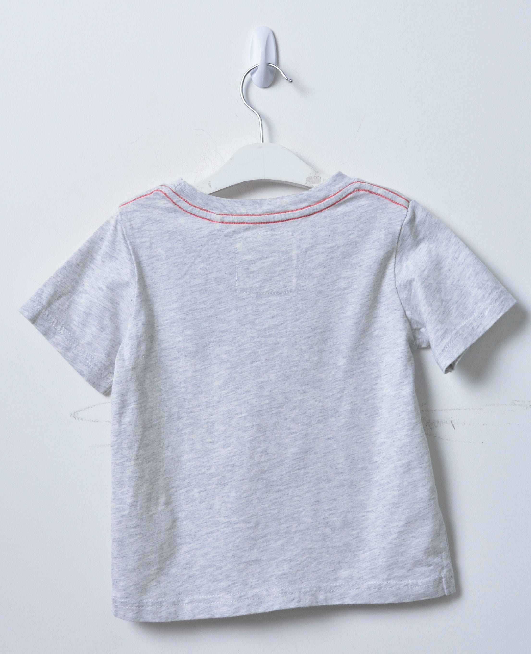 جينجرسنابس تيشيرت قطني بطبعة أمامية نص كم ولادي رمادي فاتح