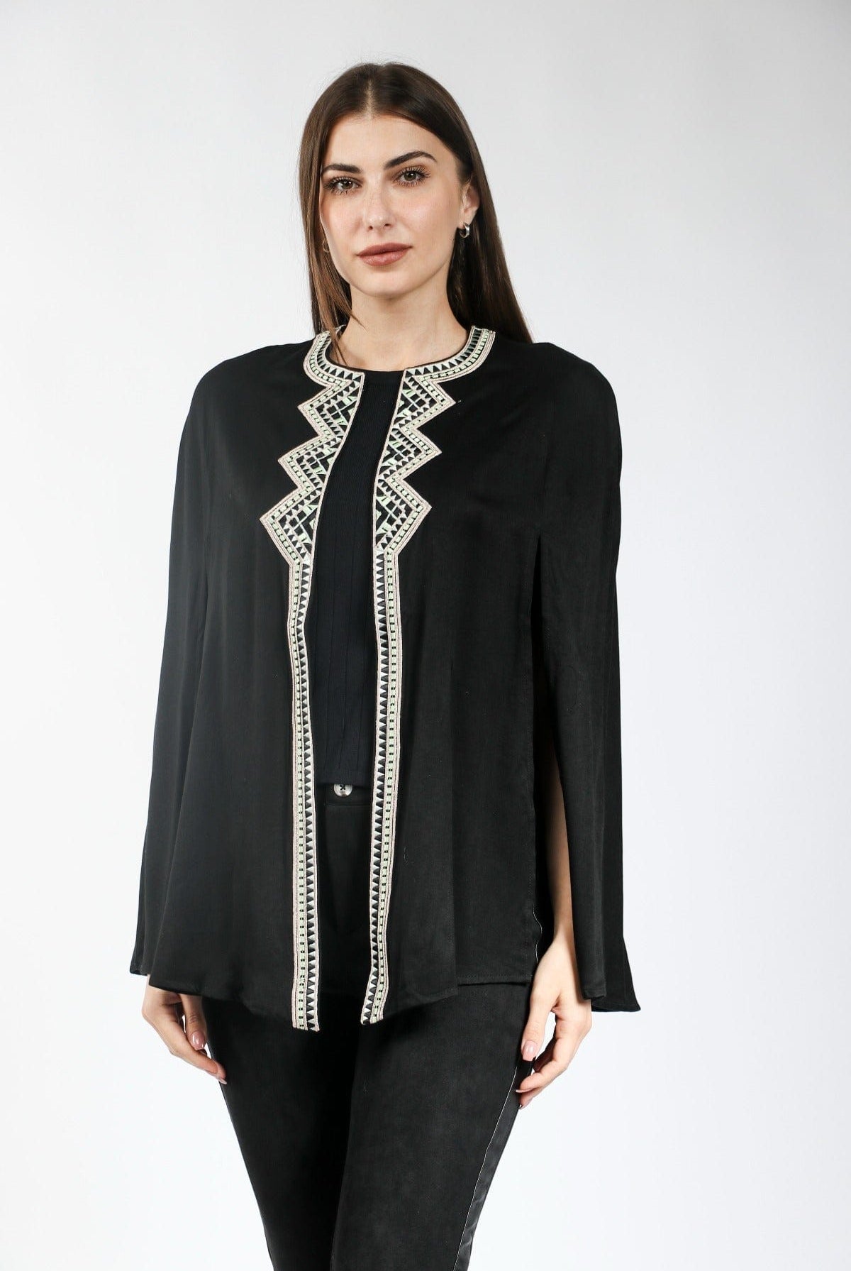 ديامانتين كاب مطرز مزين من الأمام 3/4 كم مفتوح من الجوانب أسود