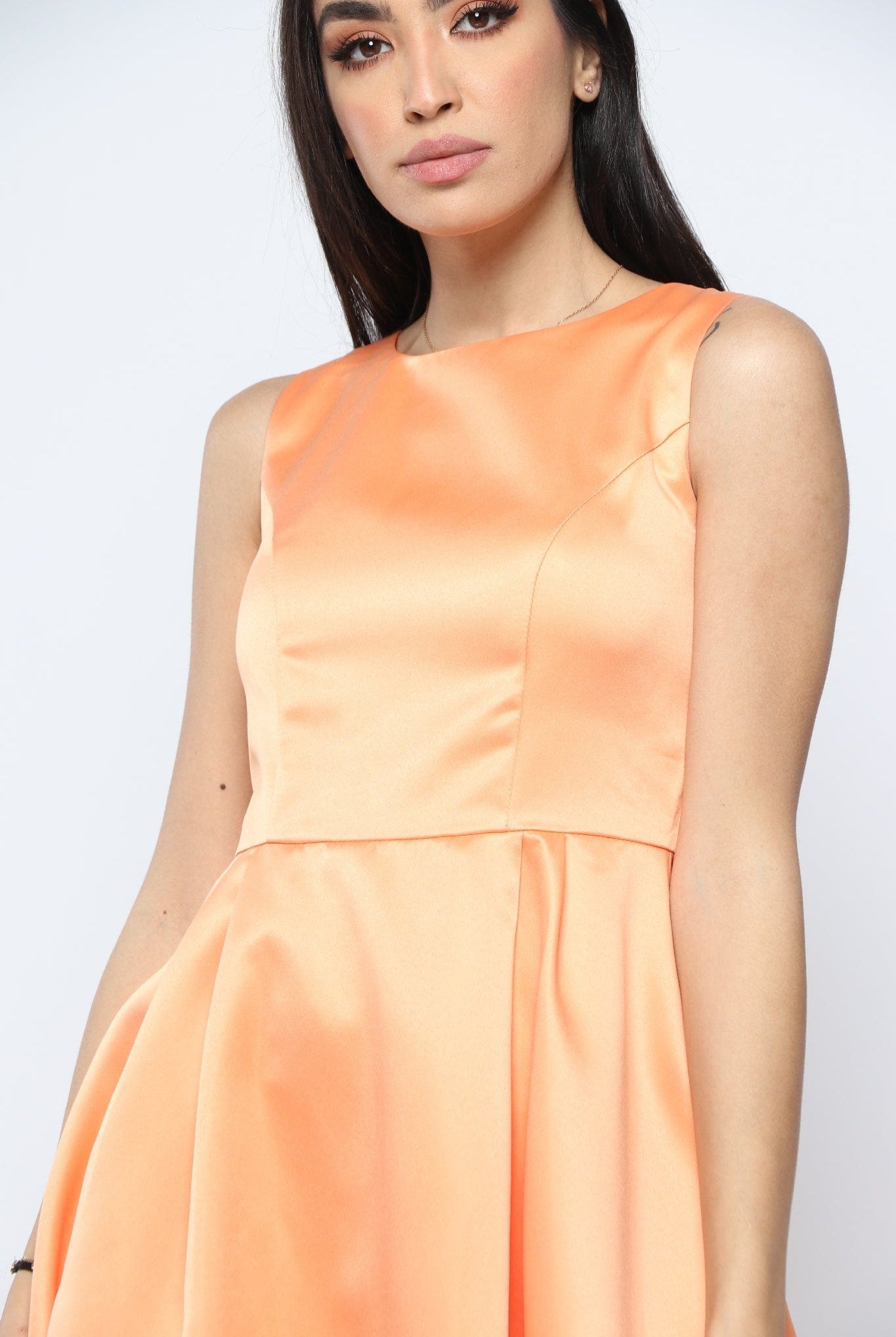 نتشي فستان ميدي بلا أكمام بياقة دائرية مشجر