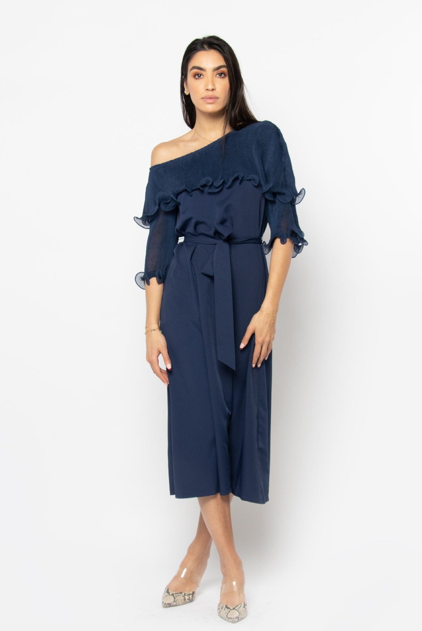 نتشي فستان ميدي قصير الأكمام كتف وكتف