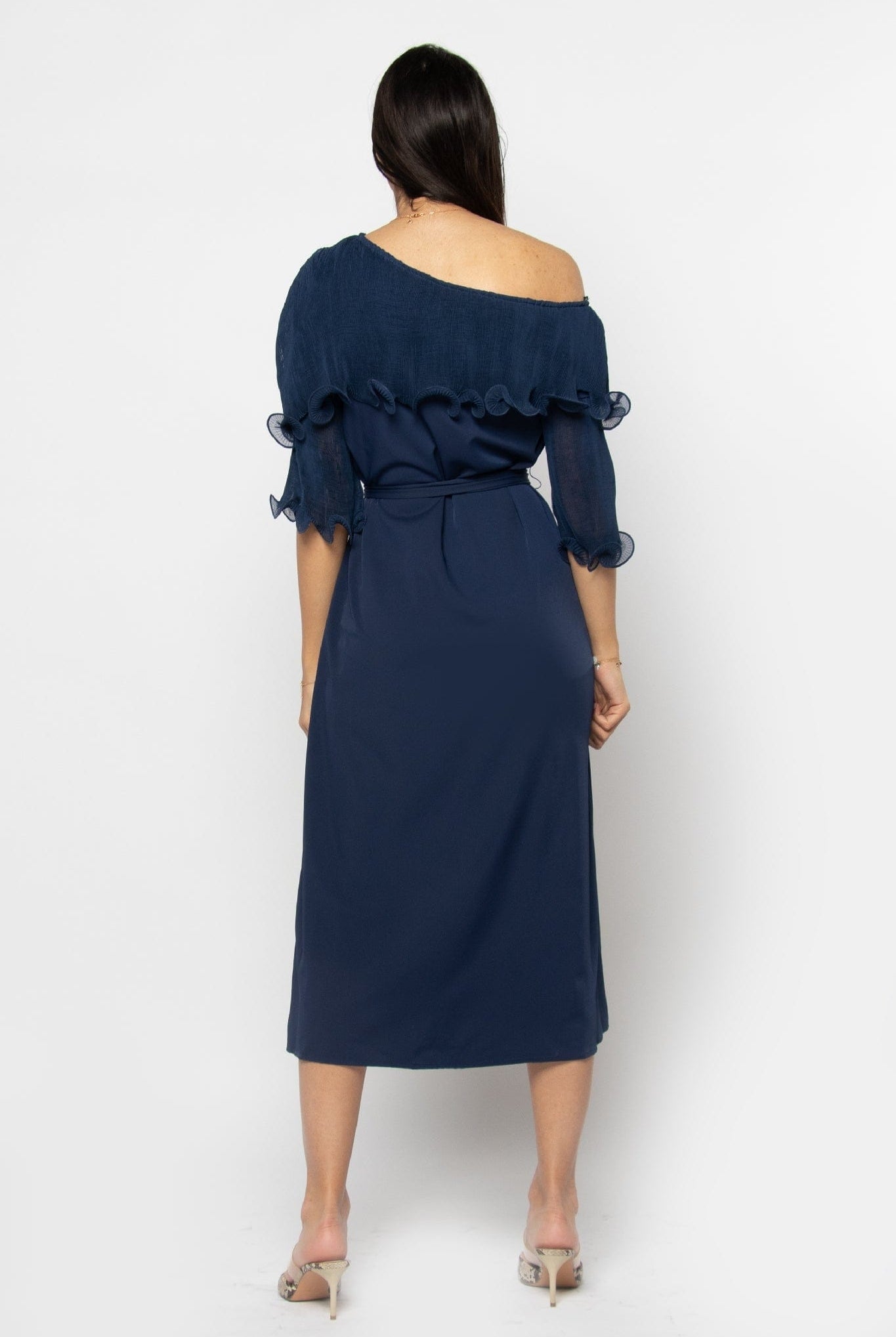 نتشي فستان ميدي قصير الأكمام كتف وكتف