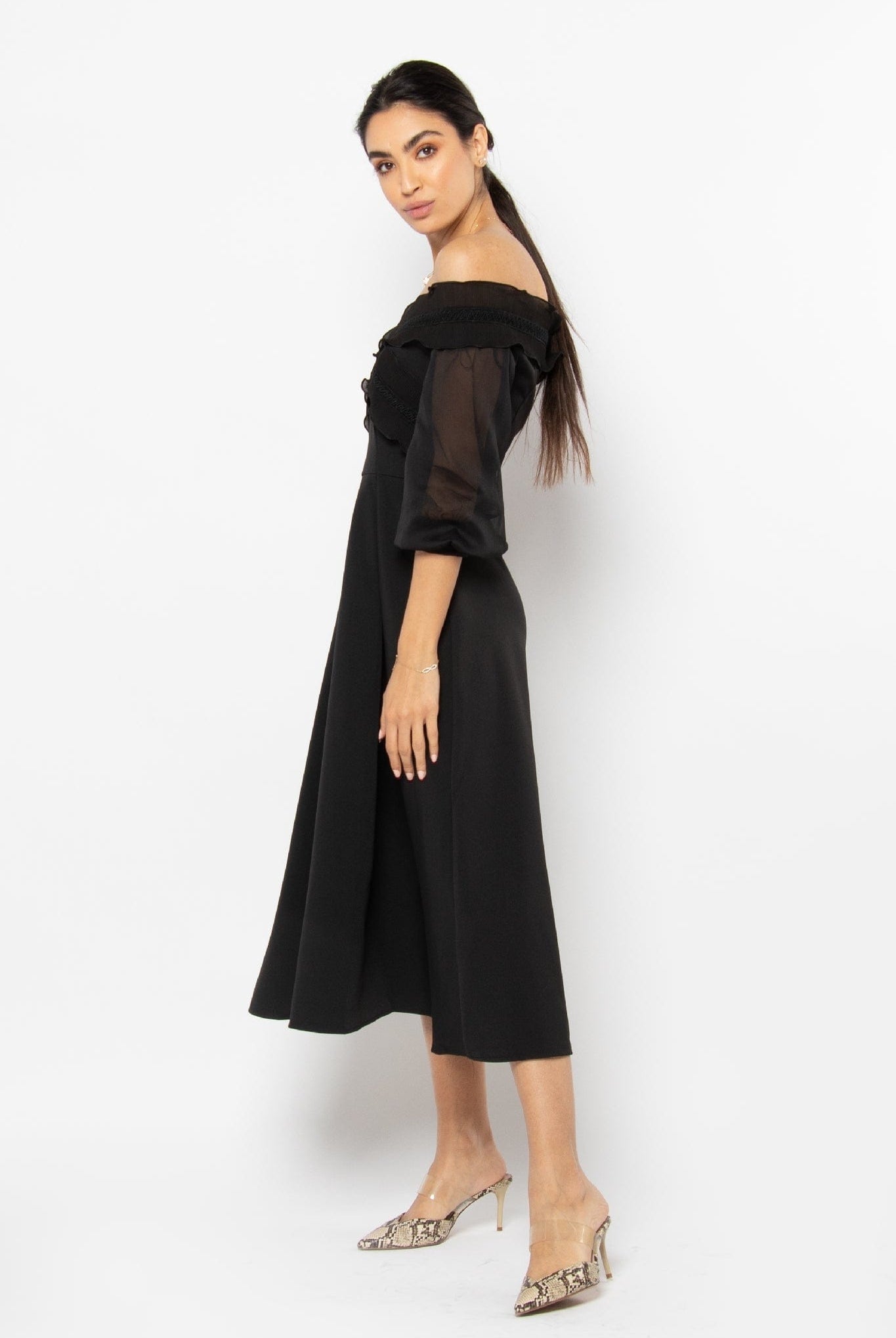 نتشي فستان ميدي بأكمام طويلة اوف شولدر