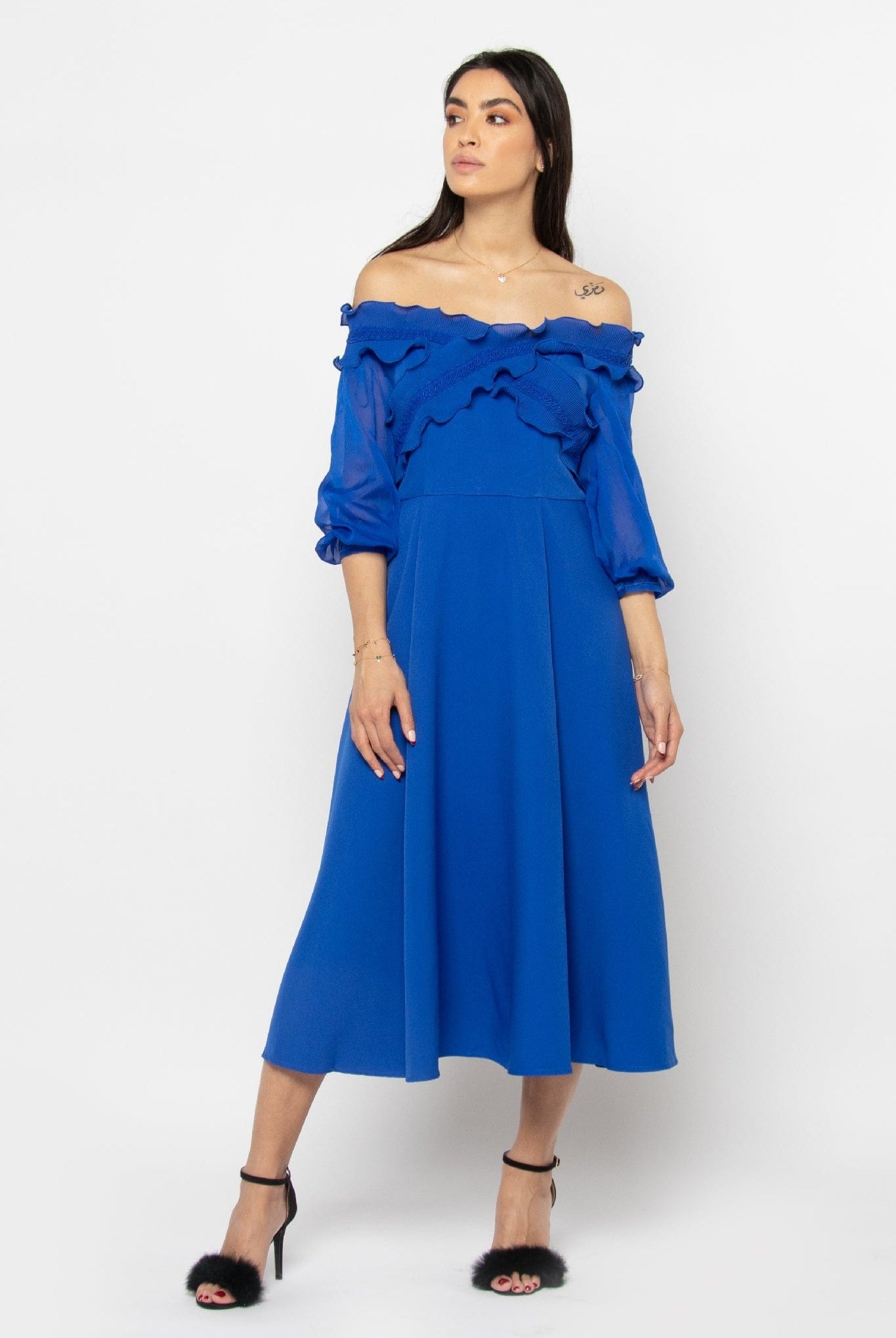 نتشي فستان ميدي بأكمام طويلة اوف شولدر