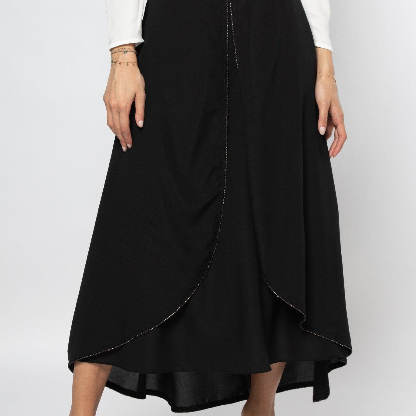 نتشي تنورة ميدي بخصر عالي كشكش من الأسفل بحزام خصر