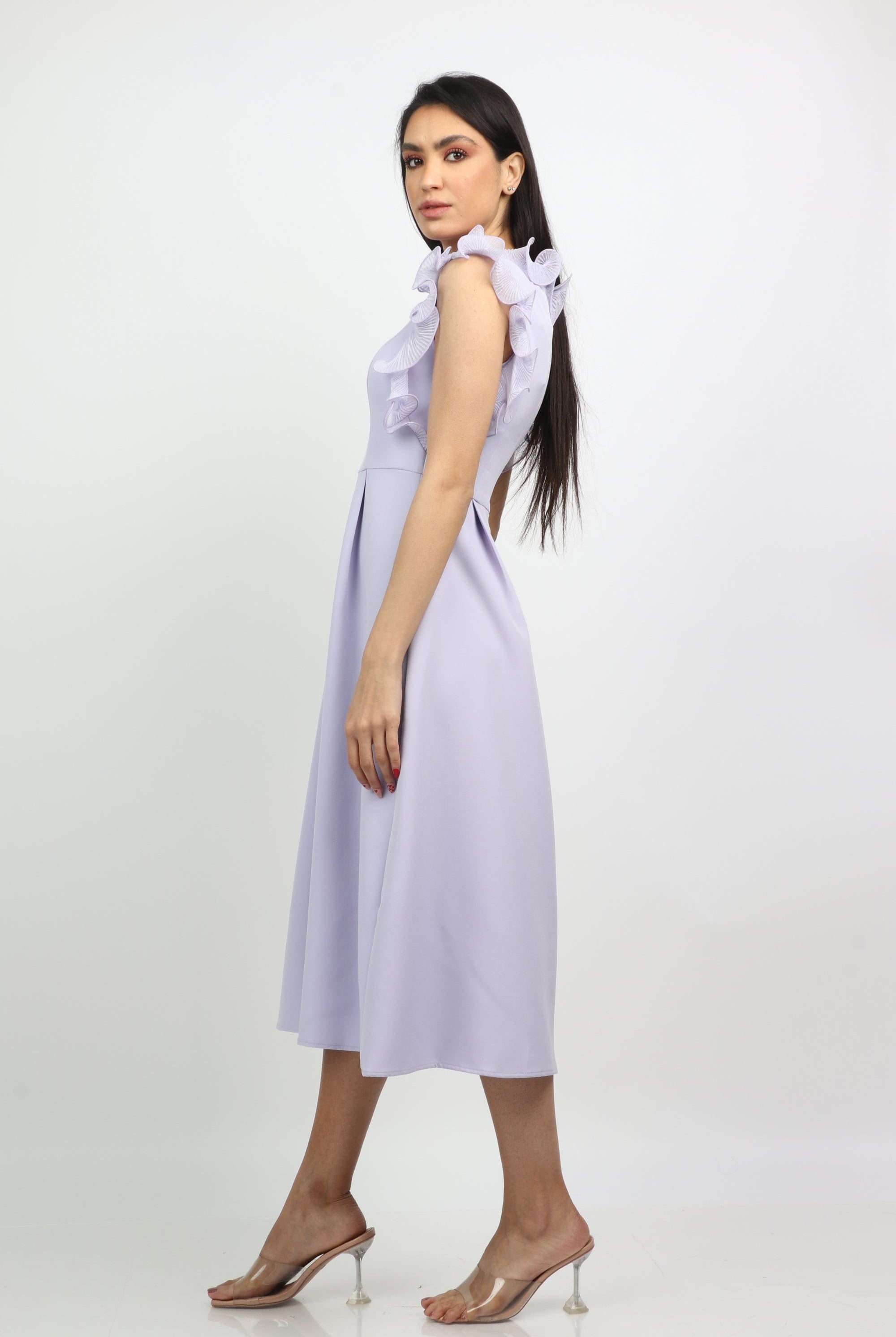 نتشي فستان ميدي مزين بتصميم فراشة على الكتف بدون أكمام