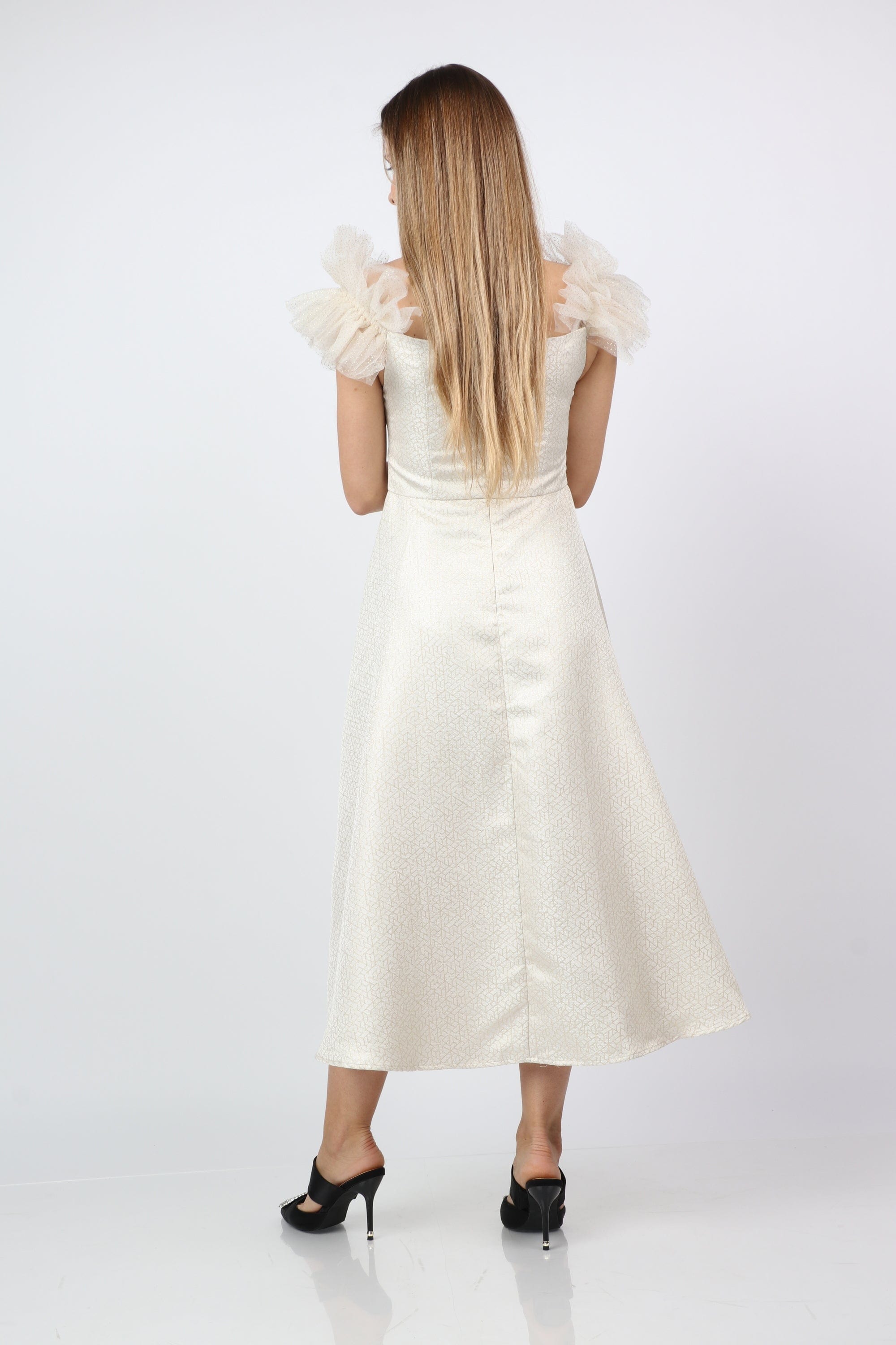 نتشي فستان ميدي منقوش مكشكش من الاكتاف بدون كم