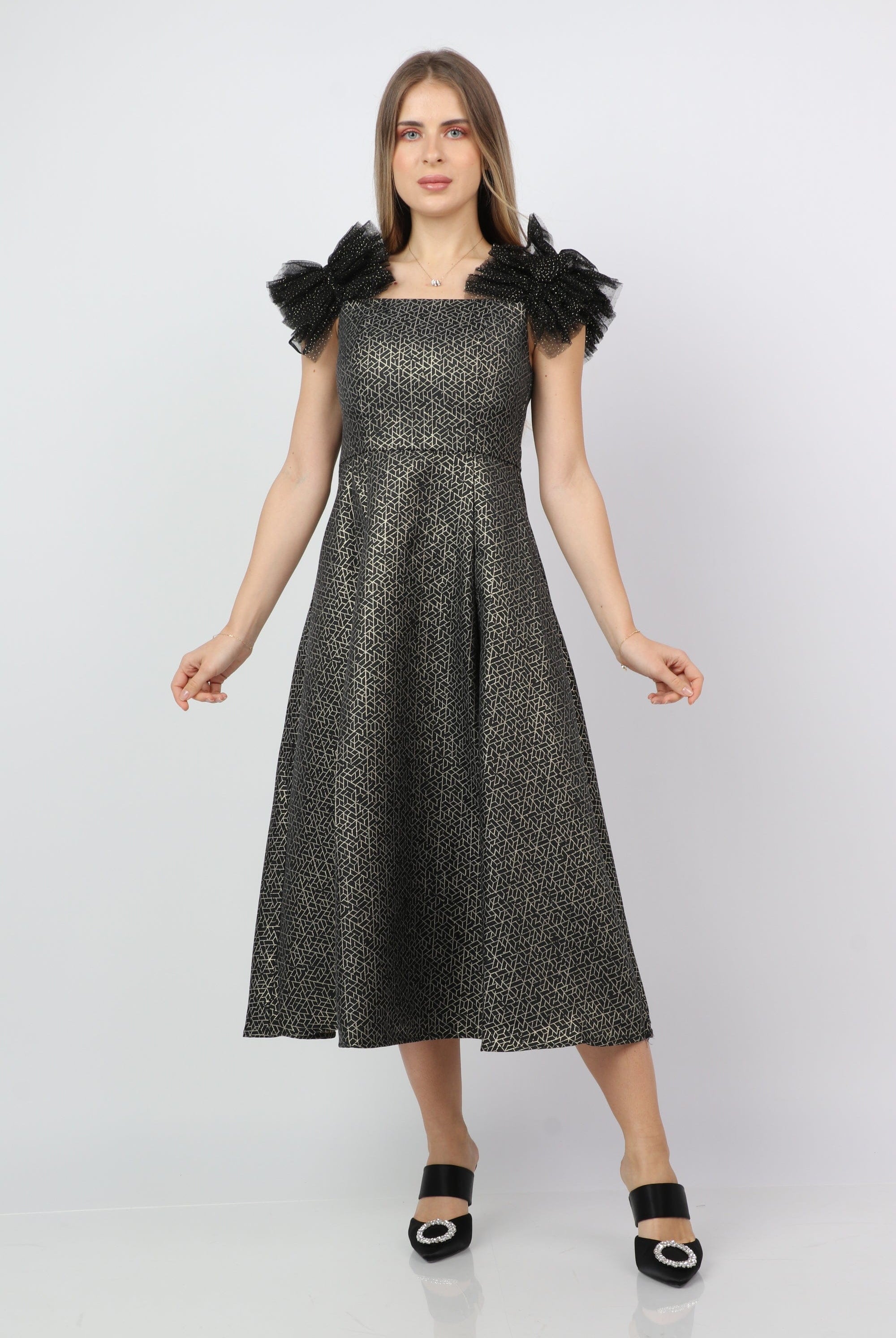 نتشي فستان ميدي منقوش مكشكش من الاكتاف بدون كم