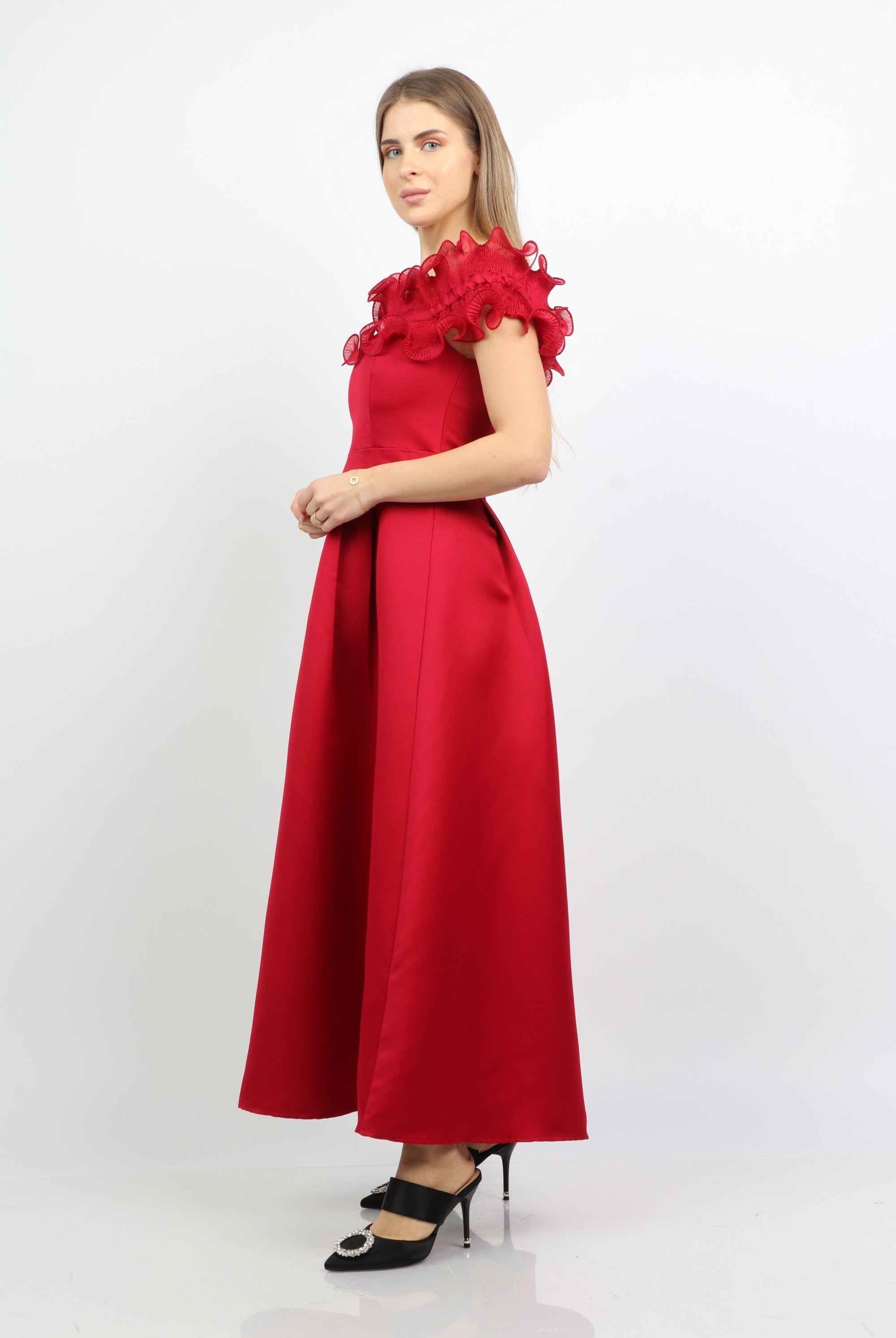 نتشي فستان طويل اوف شولدر سواريه كم قصير