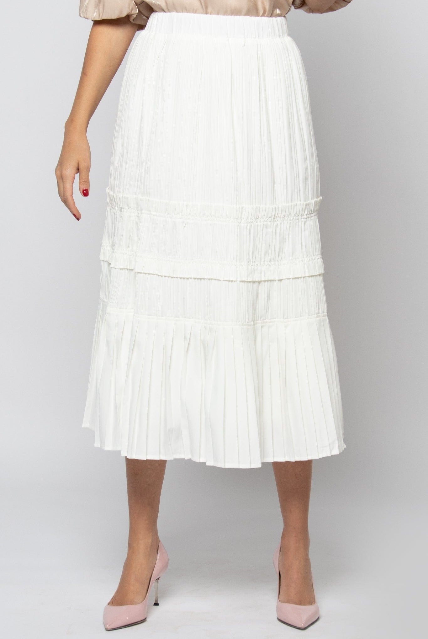 نتشي تنورة ميدي منفوشة بكسرات ومزينة بكشكش من النصف