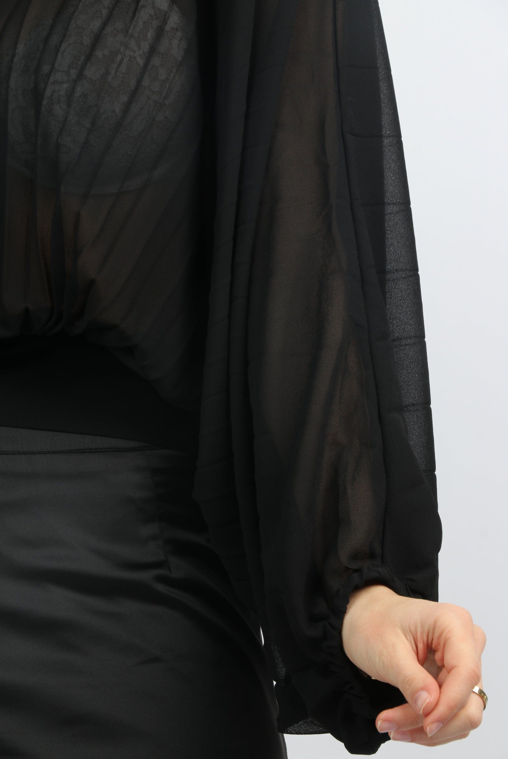 نتشي بلوزة أوفر سايز بياقة وأزرار أمامية نسائي