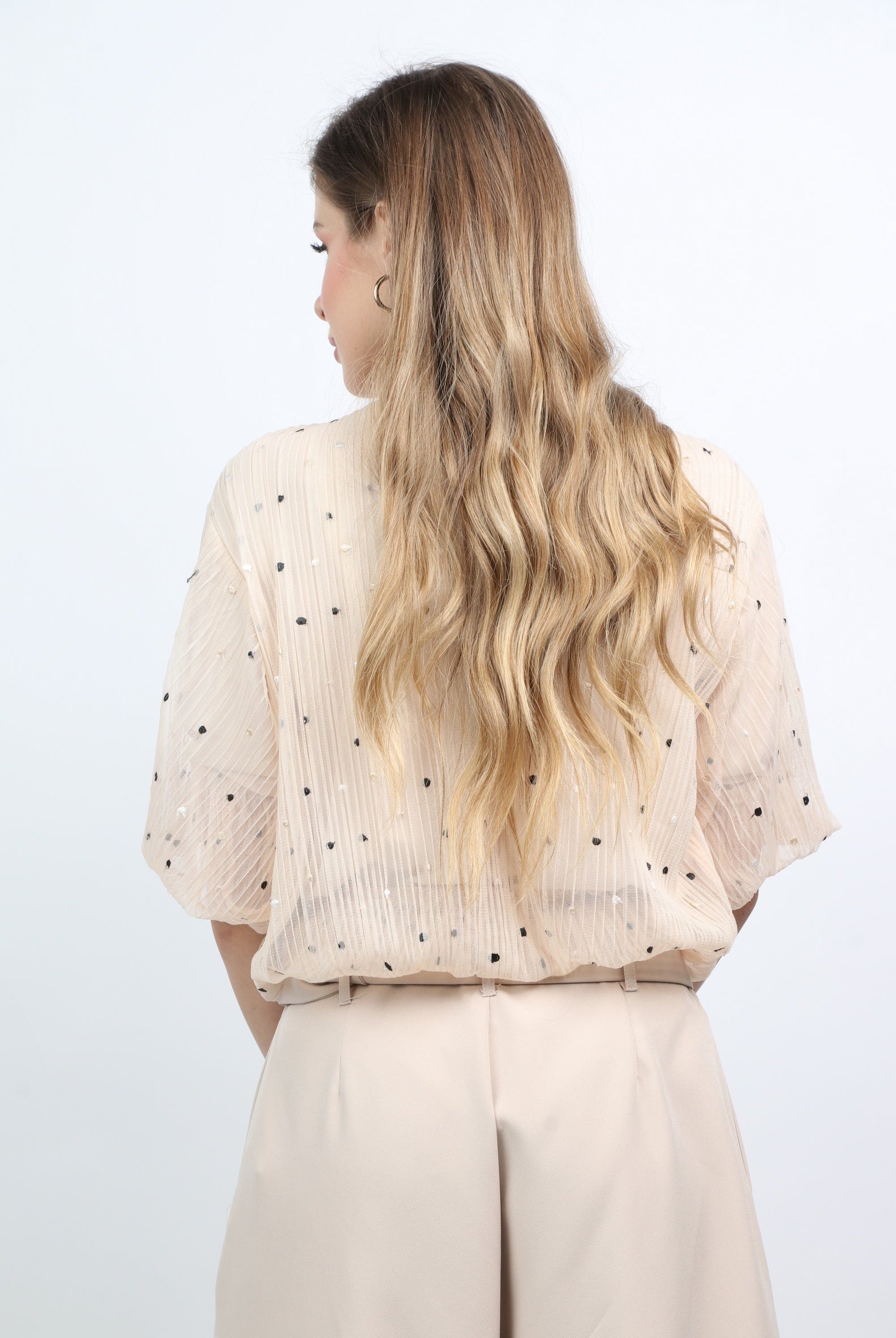 نتشي بلوزة منقطة نص كم منفوخ نسائي