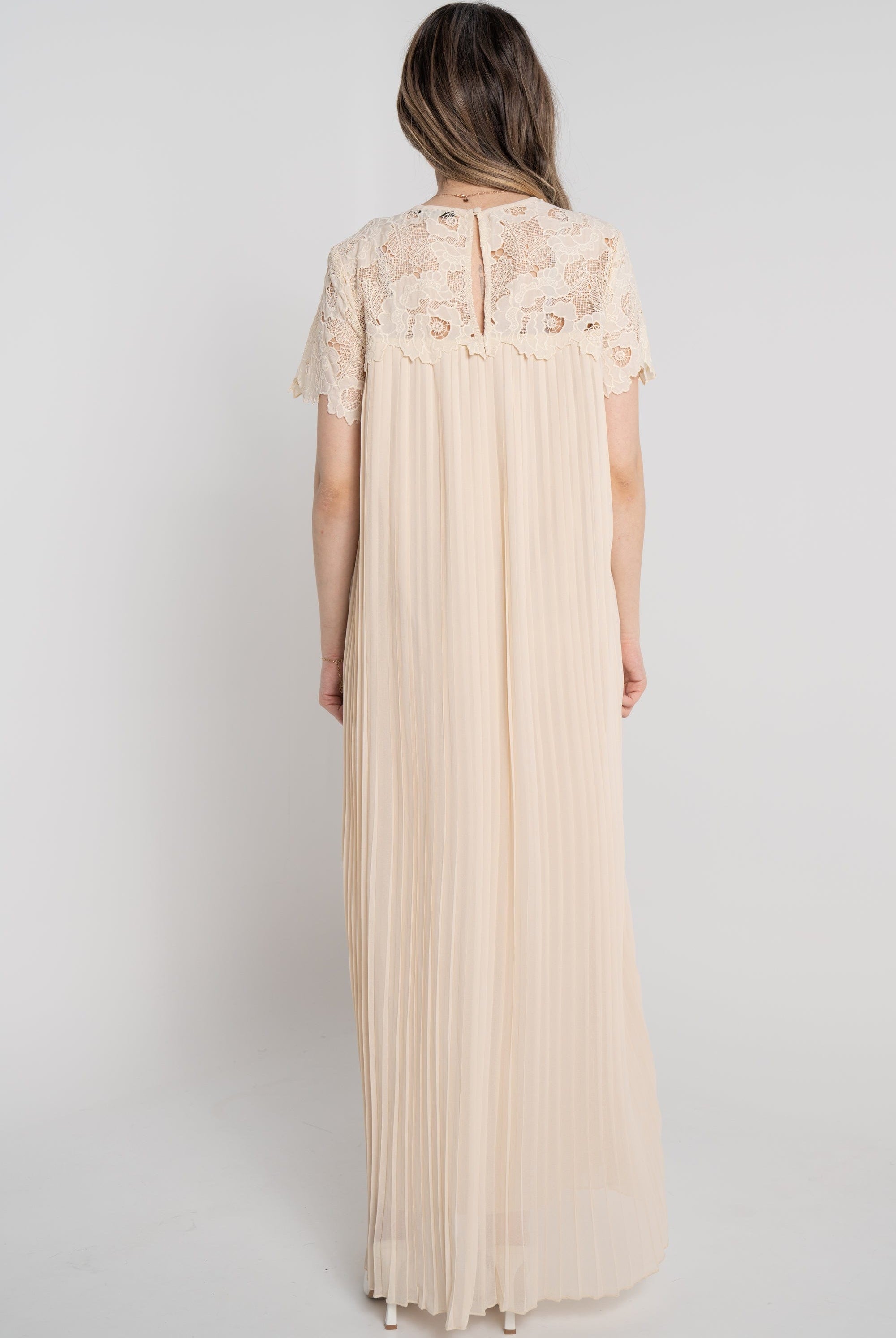 نتشي فستان طويل سادة بليسيه نص كم جوبير