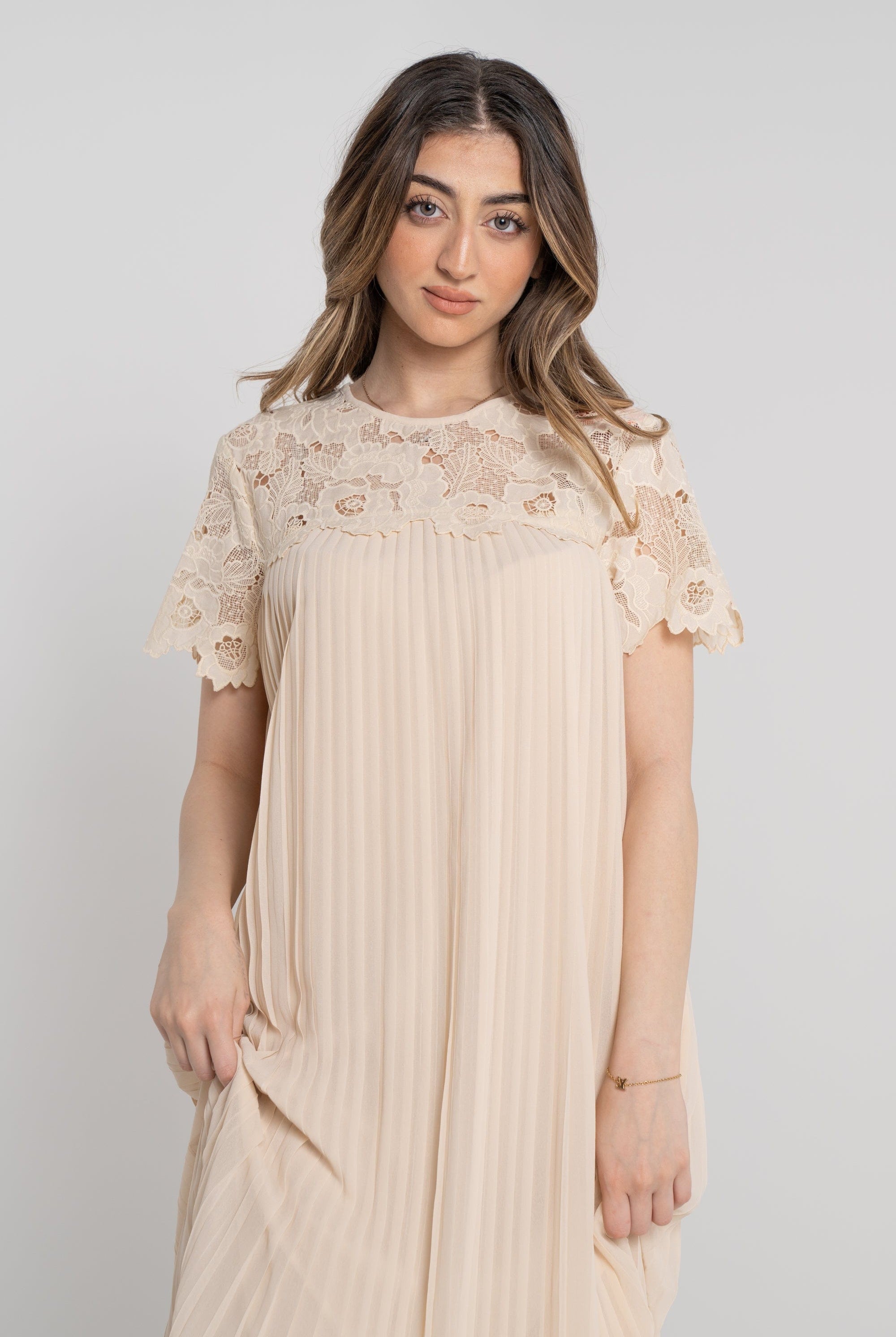 نتشي فستان طويل سادة بليسيه نص كم جوبير