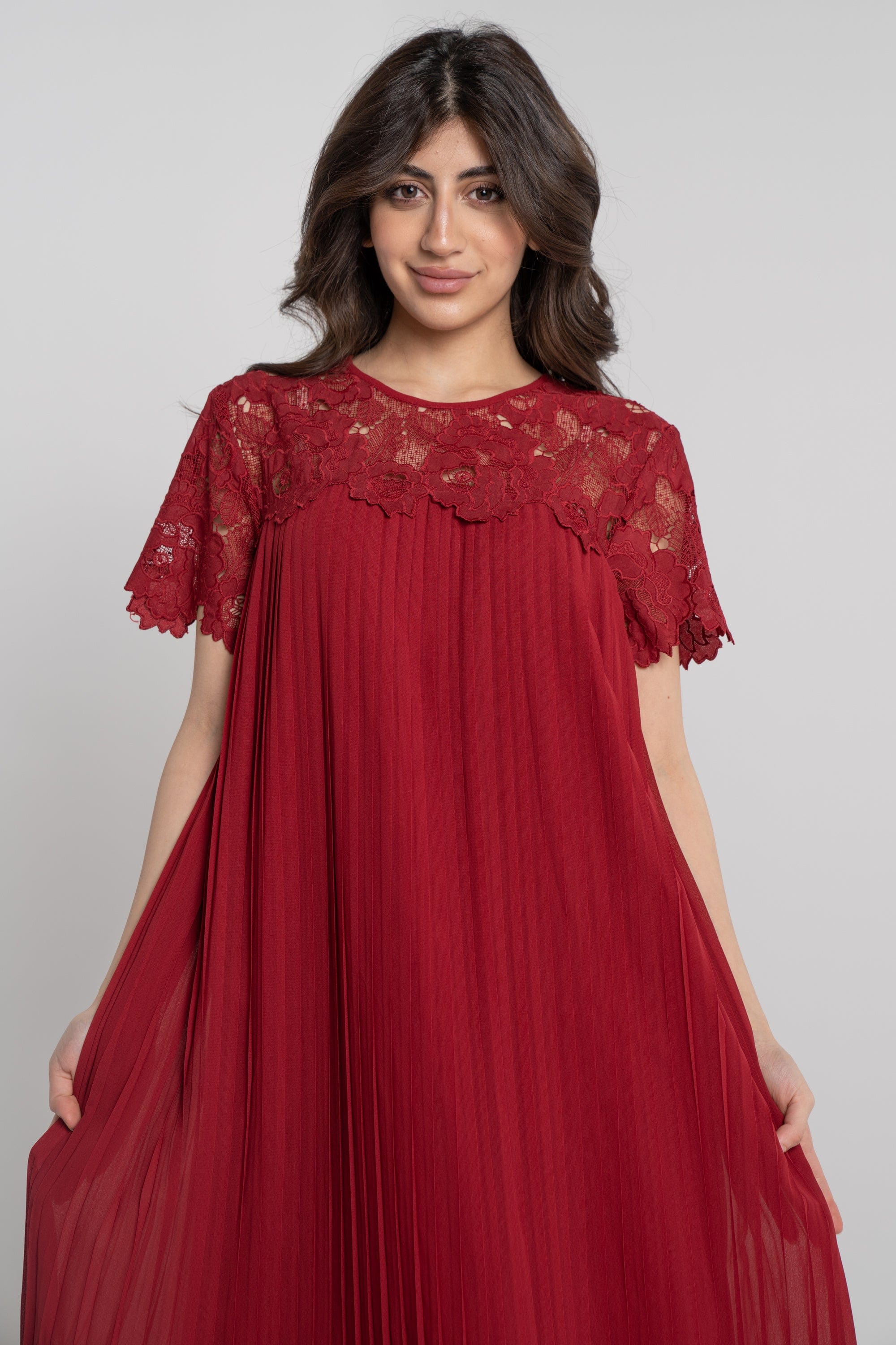 نتشي فستان طويل سادة بليسيه نص كم جوبير