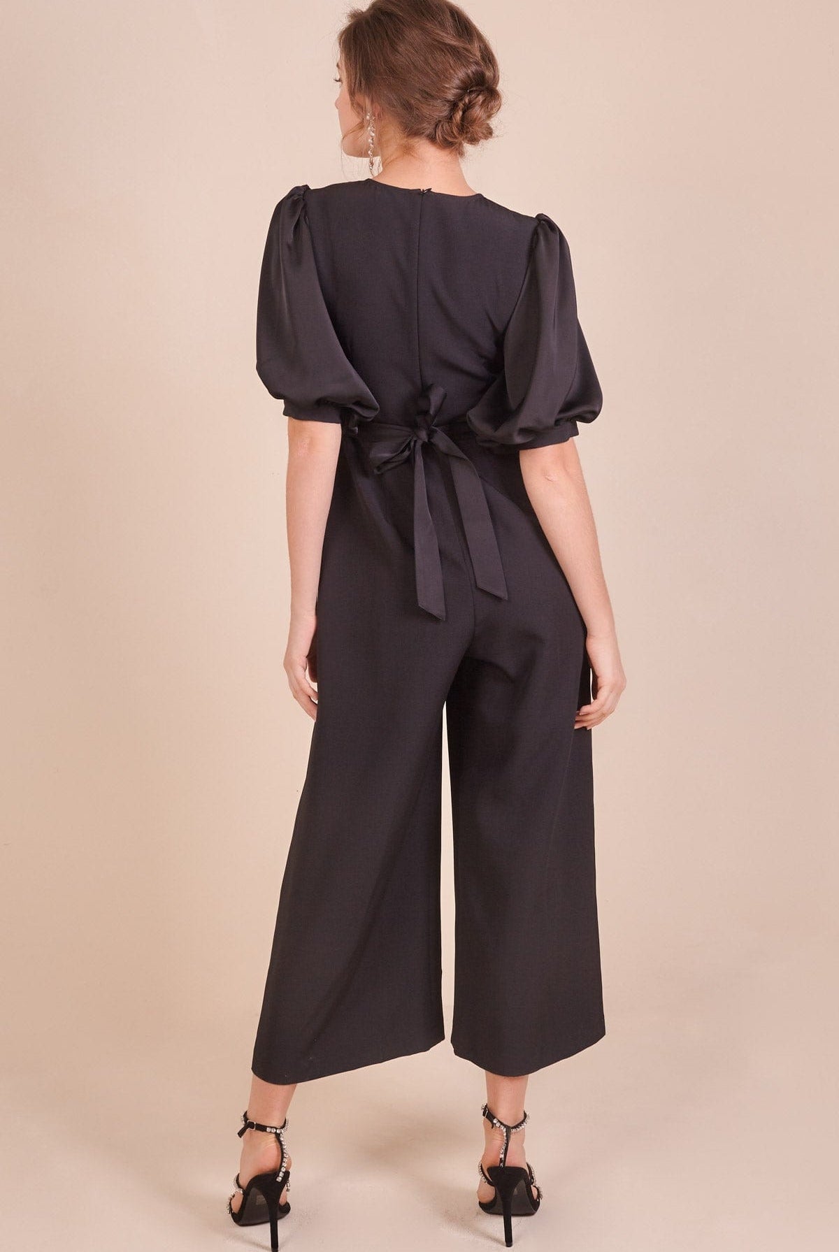 دريسنج بولا جمبسوت سادة مخصر برباط مطرز على الخصر نس كم بف نسائي أسود