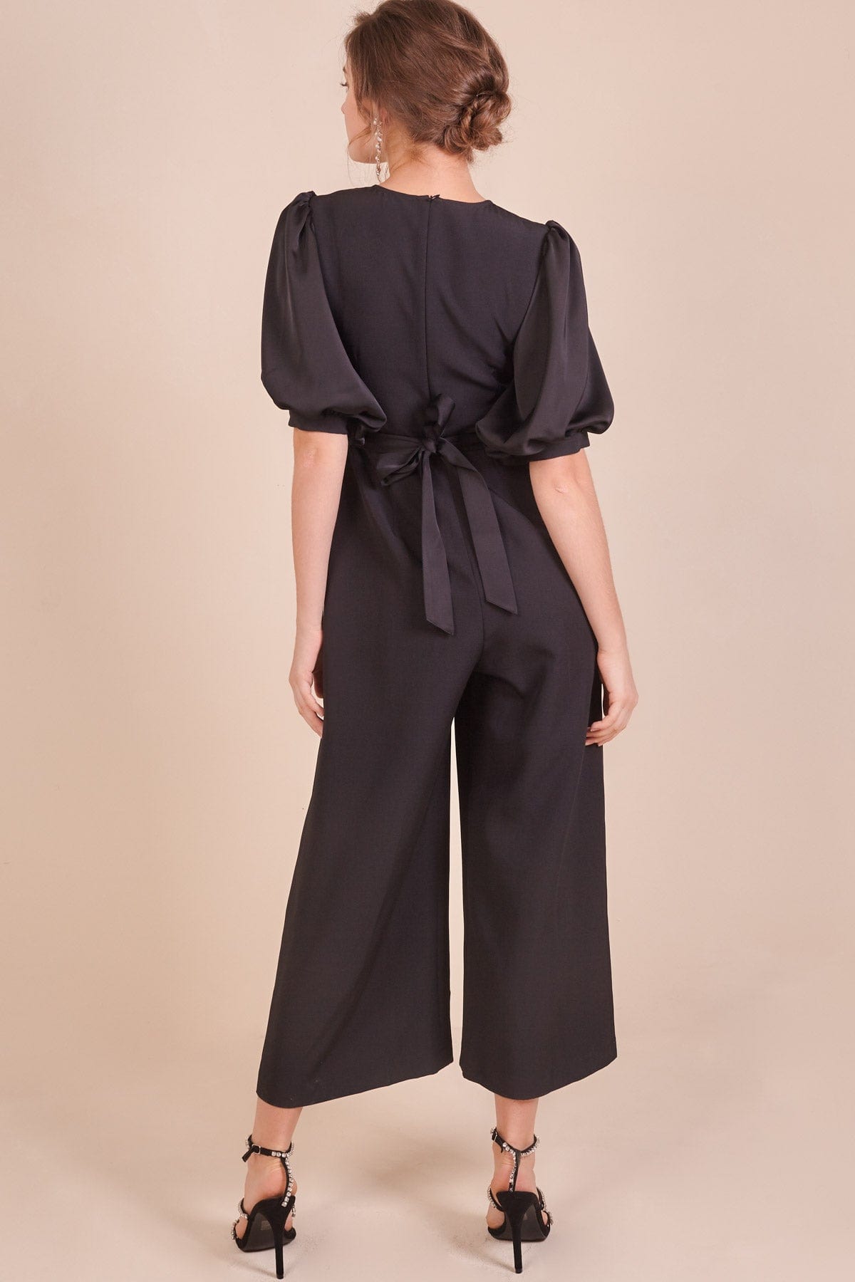 دريسنج بولا جمبسوت سادة مخصر برباط مطرز على الخصر نس كم بف نسائي أسود